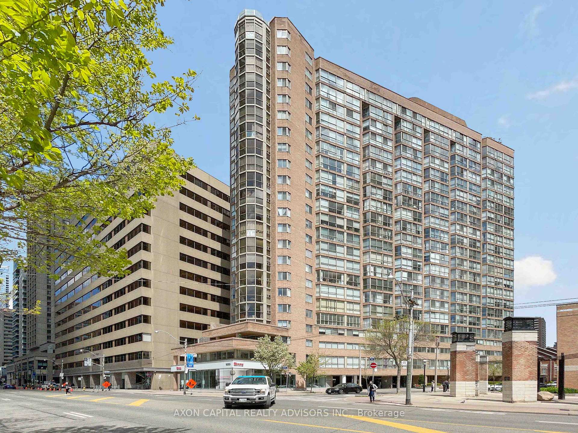 Front of Unit 305, 1055 Bay Street