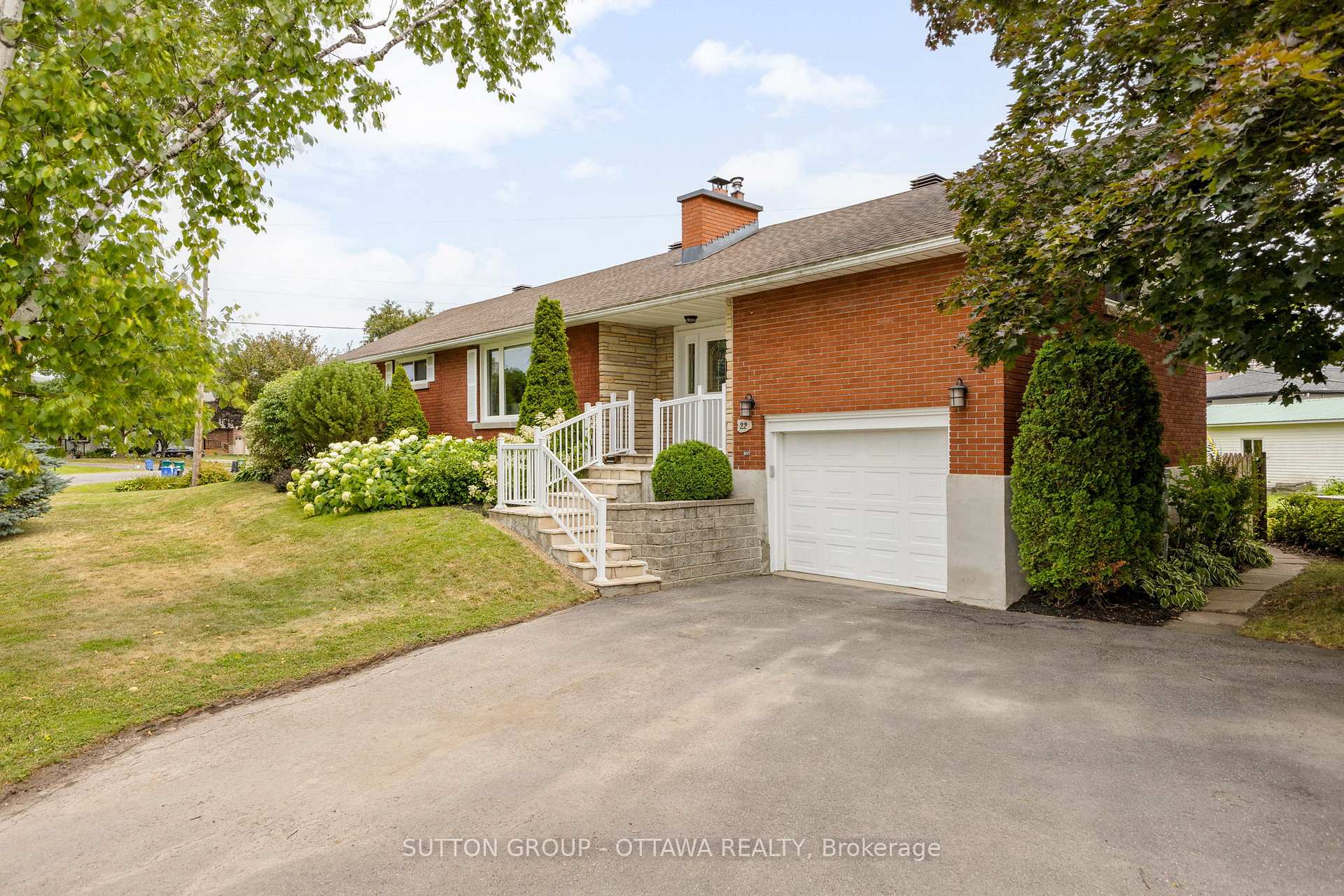 Photo 2 of 22 Phillip Drive, Ottawa, Borden Farm/Stewart Farm/Carleton Heights/Parkwood Hills — HOMEH