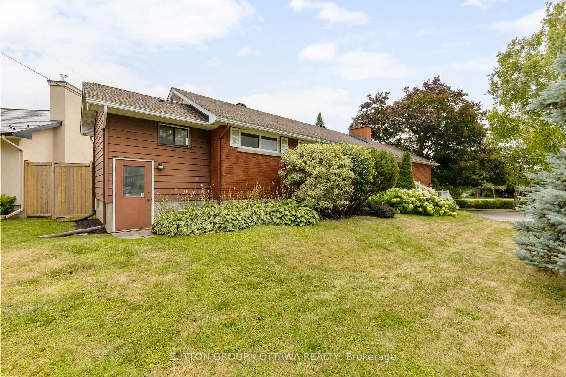Photo 4 of 22 Phillip Drive, Ottawa, Borden Farm/Stewart Farm/Carleton Heights/Parkwood Hills — HOMEH