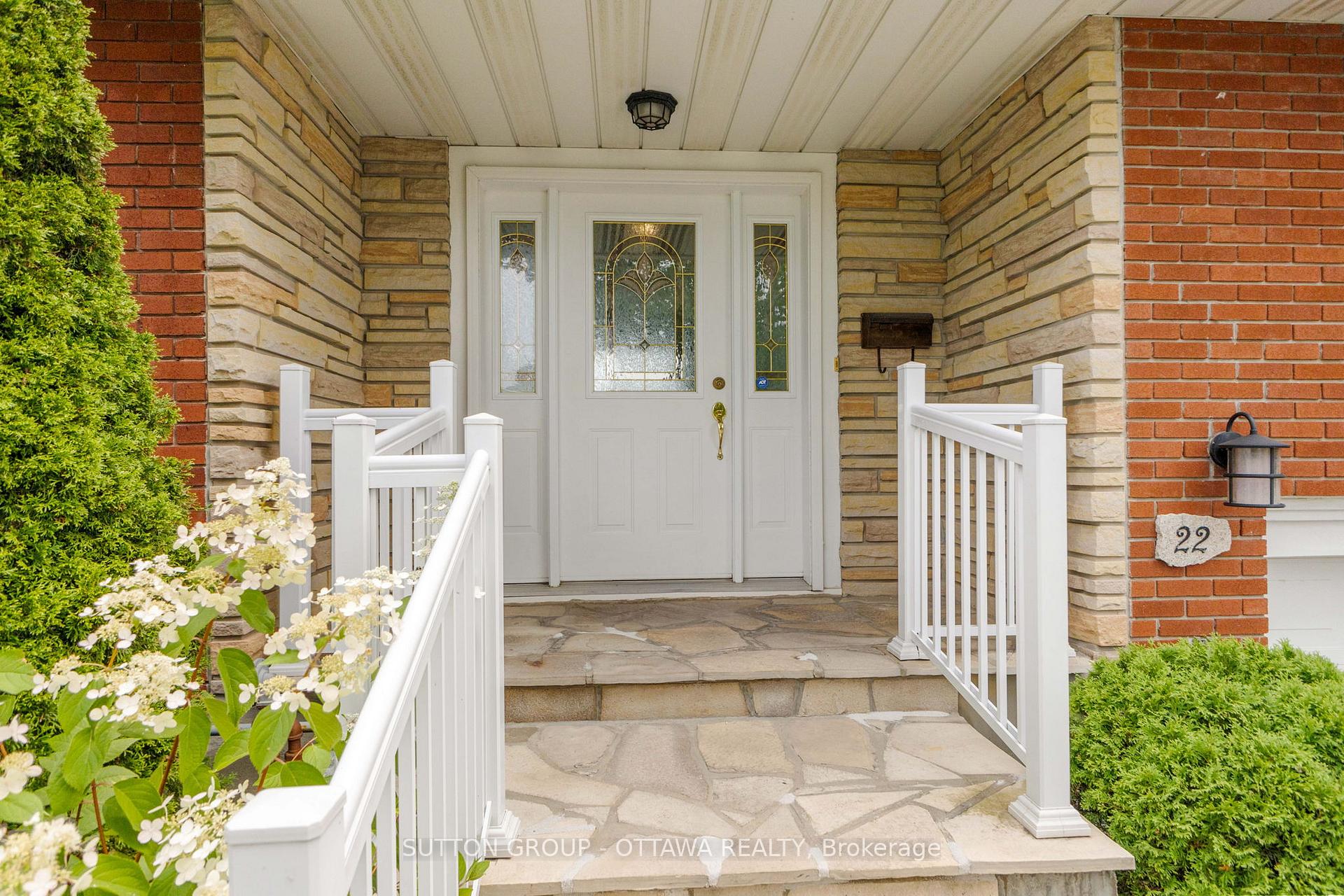 Photo 3 of 22 Phillip Drive, Ottawa, Borden Farm/Stewart Farm/Carleton Heights/Parkwood Hills — HOMEH