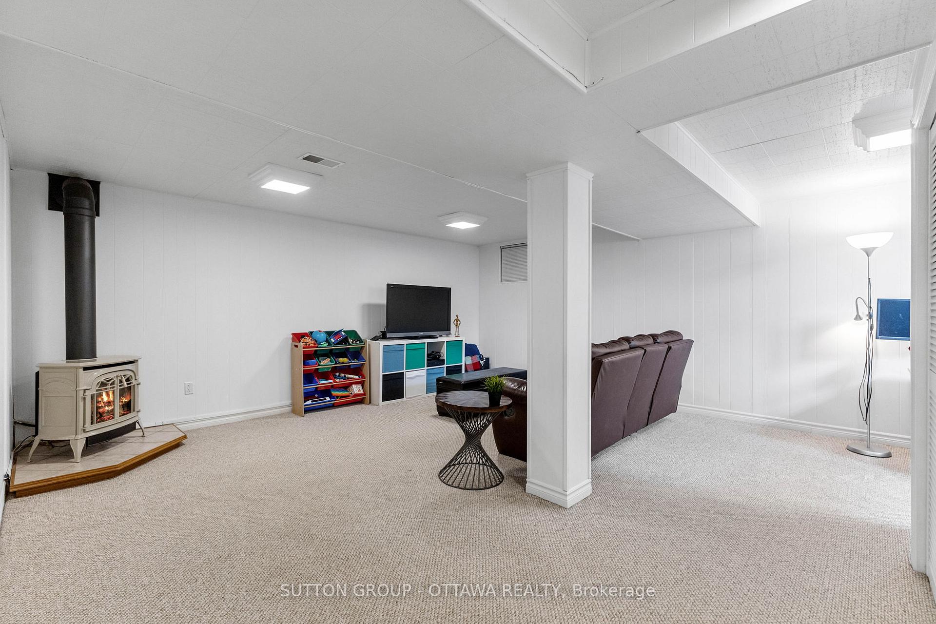 Photo 24 of 22 Phillip Drive, Ottawa, Borden Farm/Stewart Farm/Carleton Heights/Parkwood Hills — HOMEH
