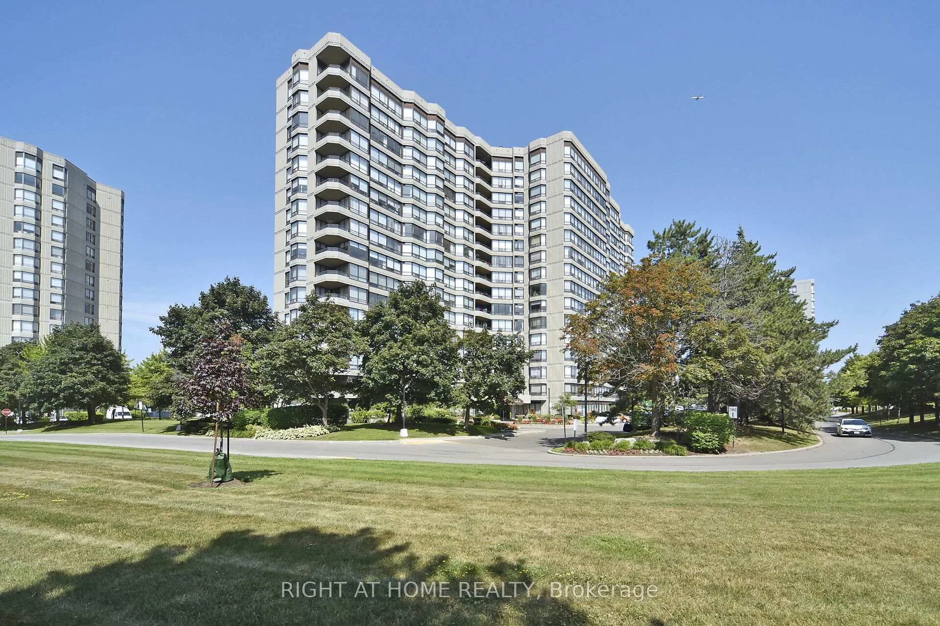 Photo 1 of Unit 314, 7440 Bathurst Street, Vaughan, Brownridge — HOMEH