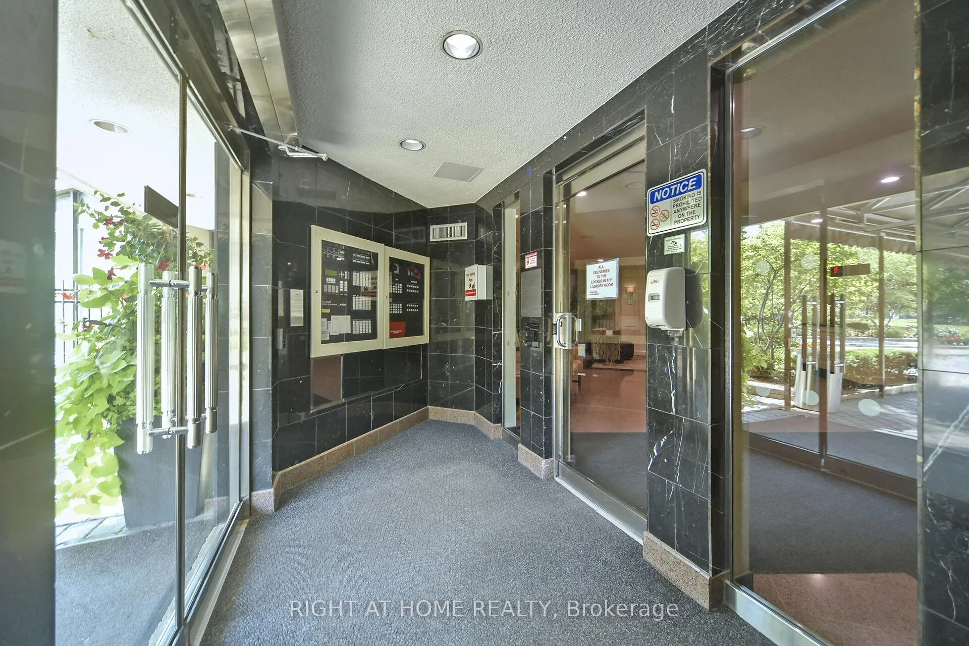 Photo 2 of Unit 314, 7440 Bathurst Street, Vaughan, Brownridge — HOMEH
