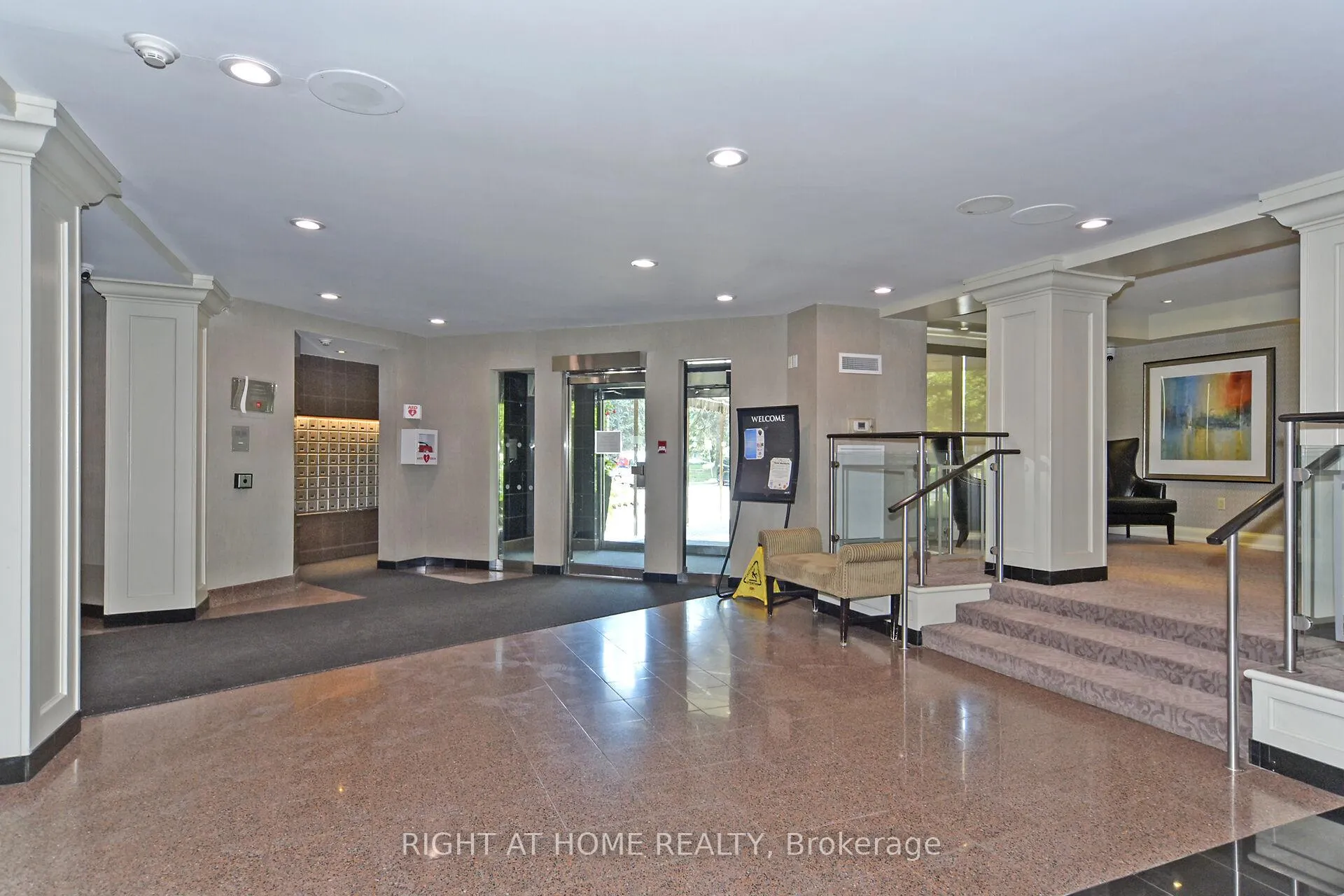 Photo 3 of Unit 314, 7440 Bathurst Street, Vaughan, Brownridge — HOMEH