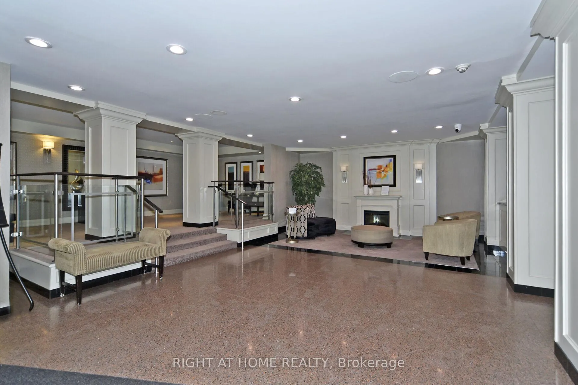 Photo 5 of Unit 314, 7440 Bathurst Street, Vaughan, Brownridge — HOMEH