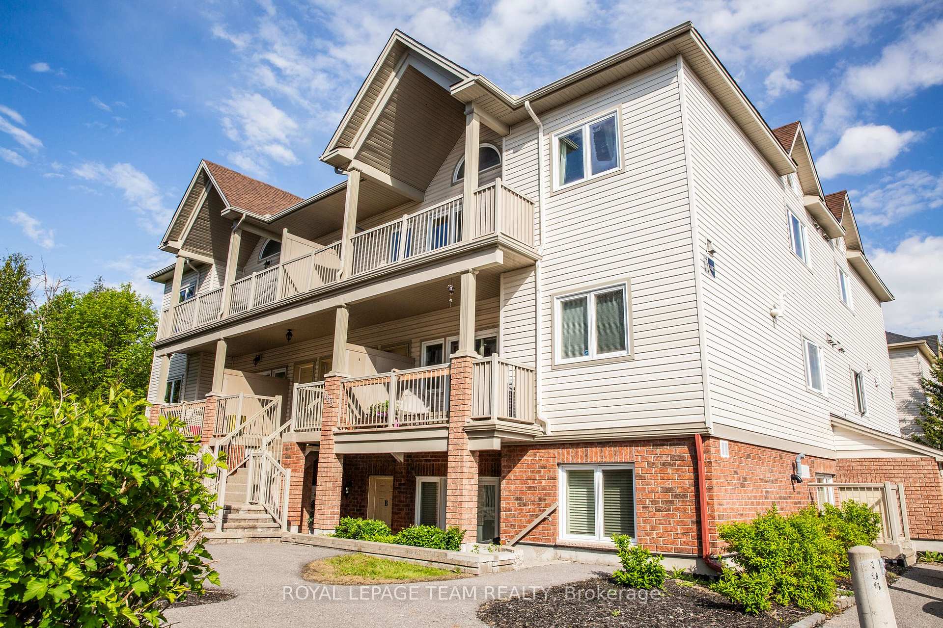 Front of Unit B, 1113 Stittsville Main Street