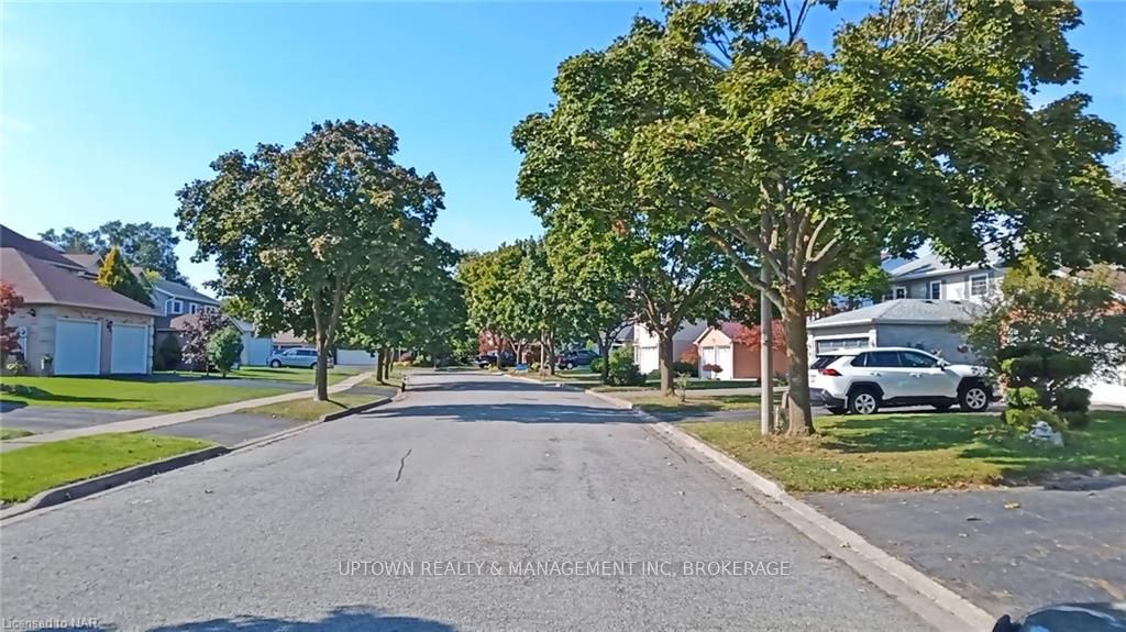 Photo 3 of 58 Carmine Crescent, St. Catharines, Rykert/Vansickle — HOMEH