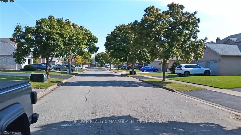 Photo 4 of 58 Carmine Crescent, St. Catharines, Rykert/Vansickle — HOMEH