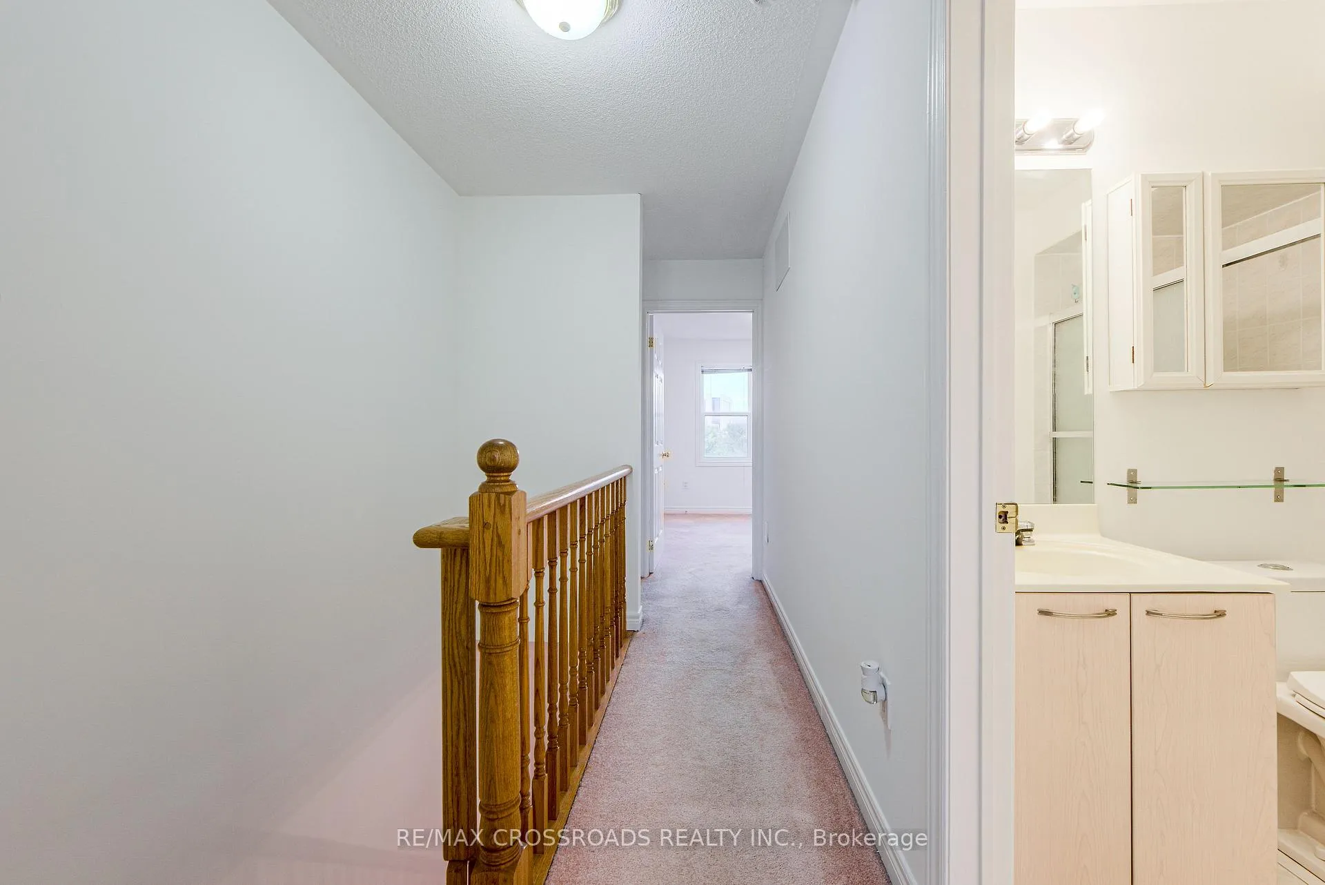 Photo 14 of 111 Pond Drive, Markham, Commerce Valley — HOMEH