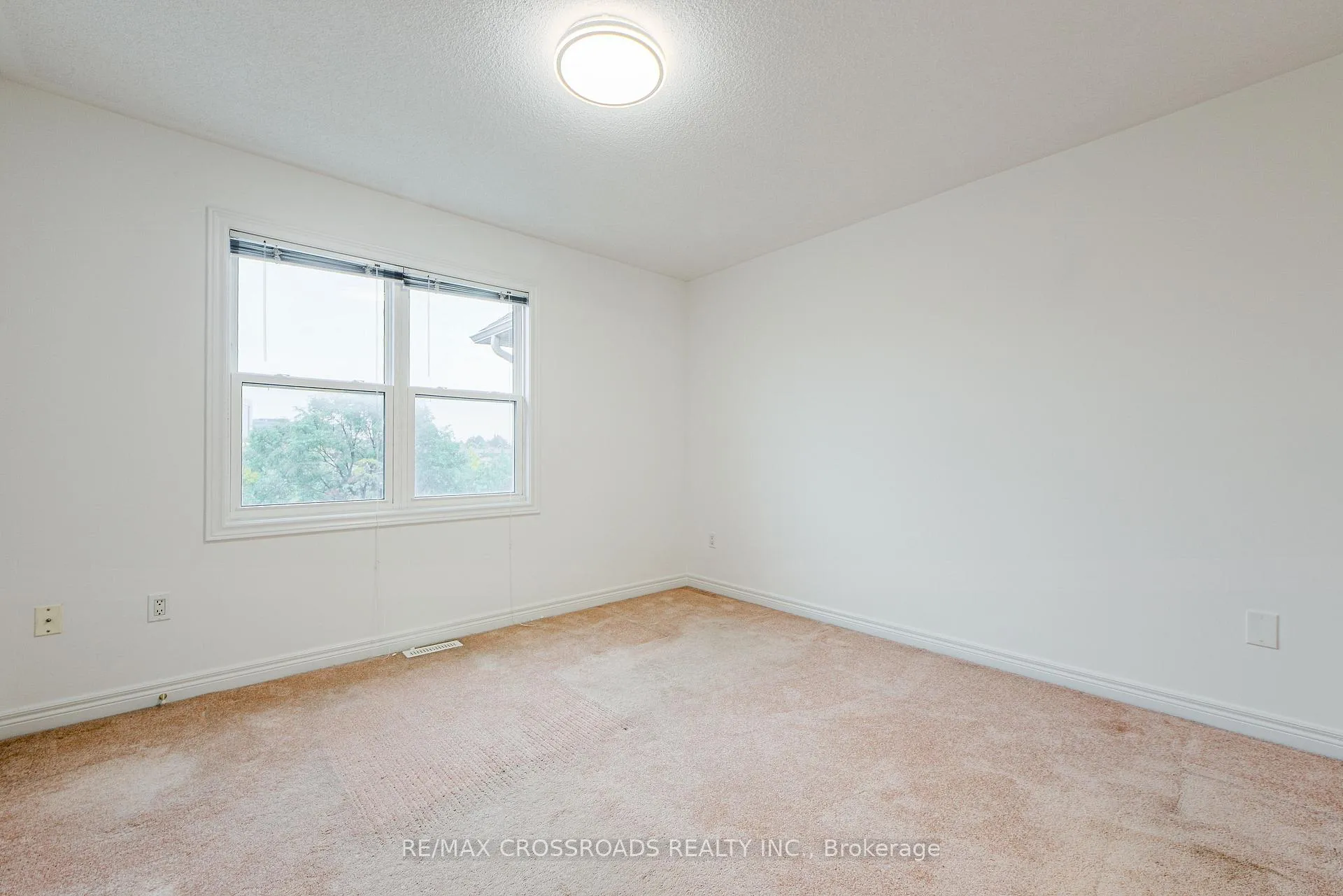 Photo 20 of 111 Pond Drive, Markham, Commerce Valley — HOMEH