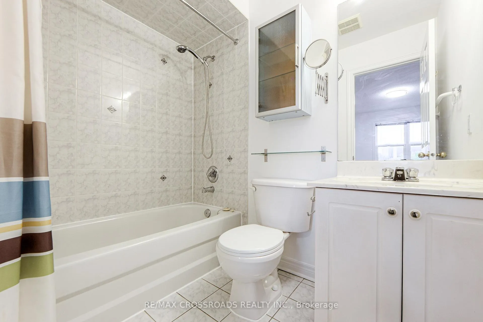 Photo 22 of 111 Pond Drive, Markham, Commerce Valley — HOMEH