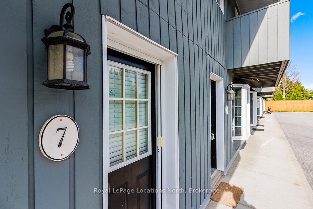 Photo 4 of Unit 7, 139 Lakeshore Road E, Blue Mountains — HOMEH