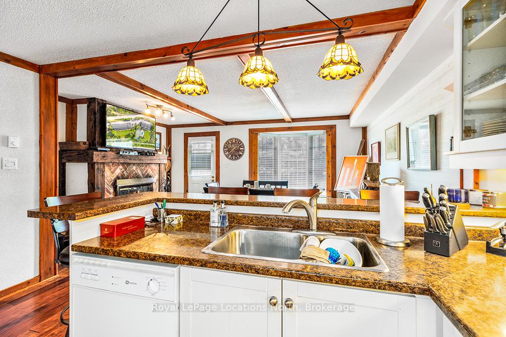 Photo 10 of Unit 7, 139 Lakeshore Road E, Blue Mountains — HOMEH