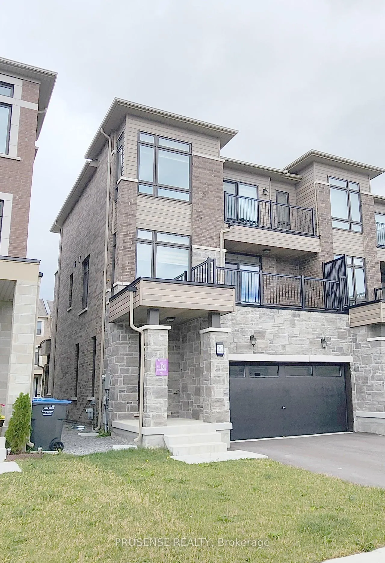 Photo 2 of 22 Ravenbury Street, Brampton, Bram East — HOMEH