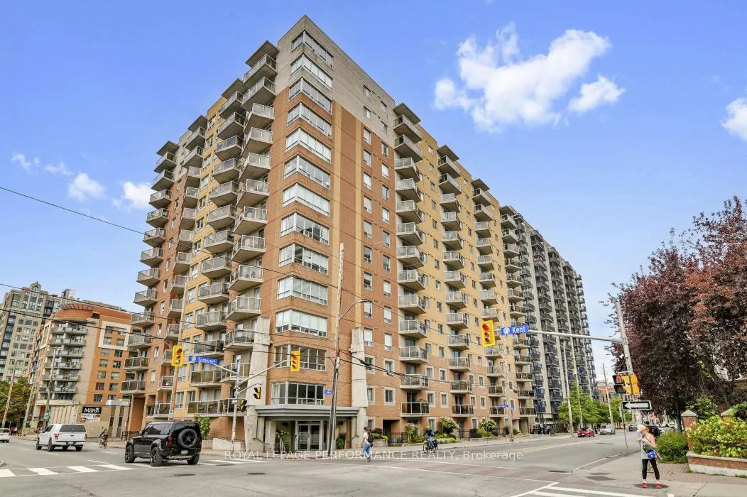 Front of Unit 407, 429 Somerset Street W