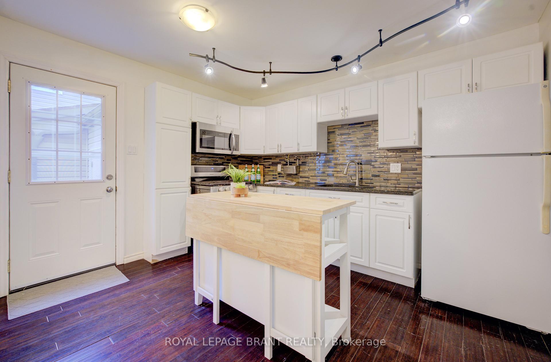 Photo 3 of 192 Silver Aspen Crescent, Kitchener, Forest Heights — HOMEH