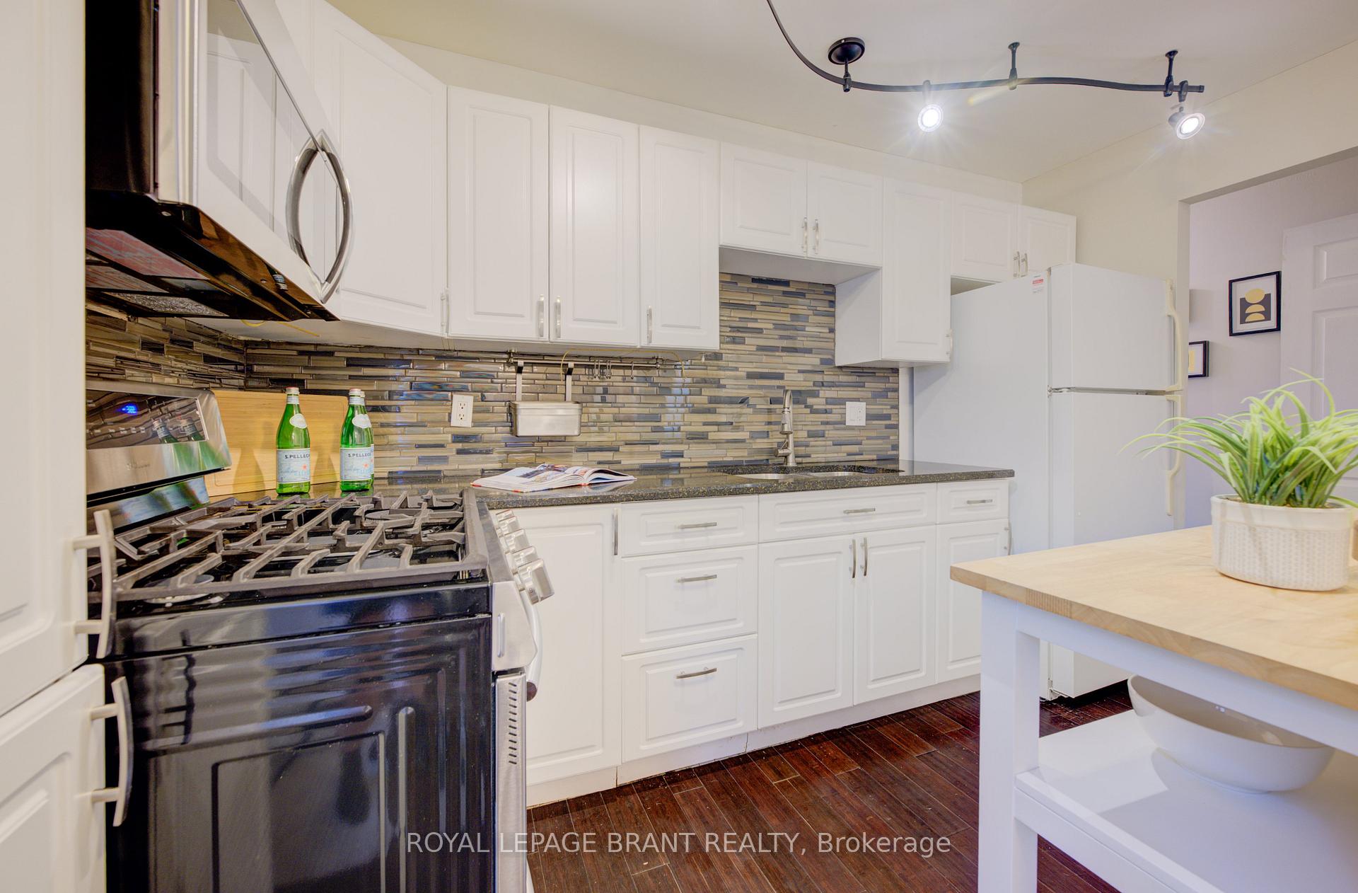 Photo 5 of 192 Silver Aspen Crescent, Kitchener, Forest Heights — HOMEH