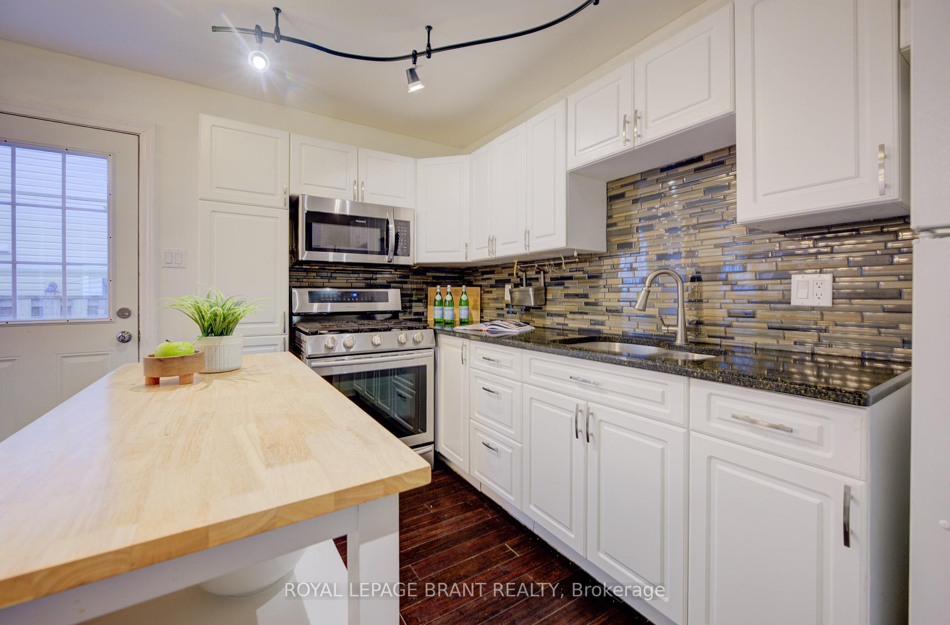 Photo 6 of 192 Silver Aspen Crescent, Kitchener, Forest Heights — HOMEH