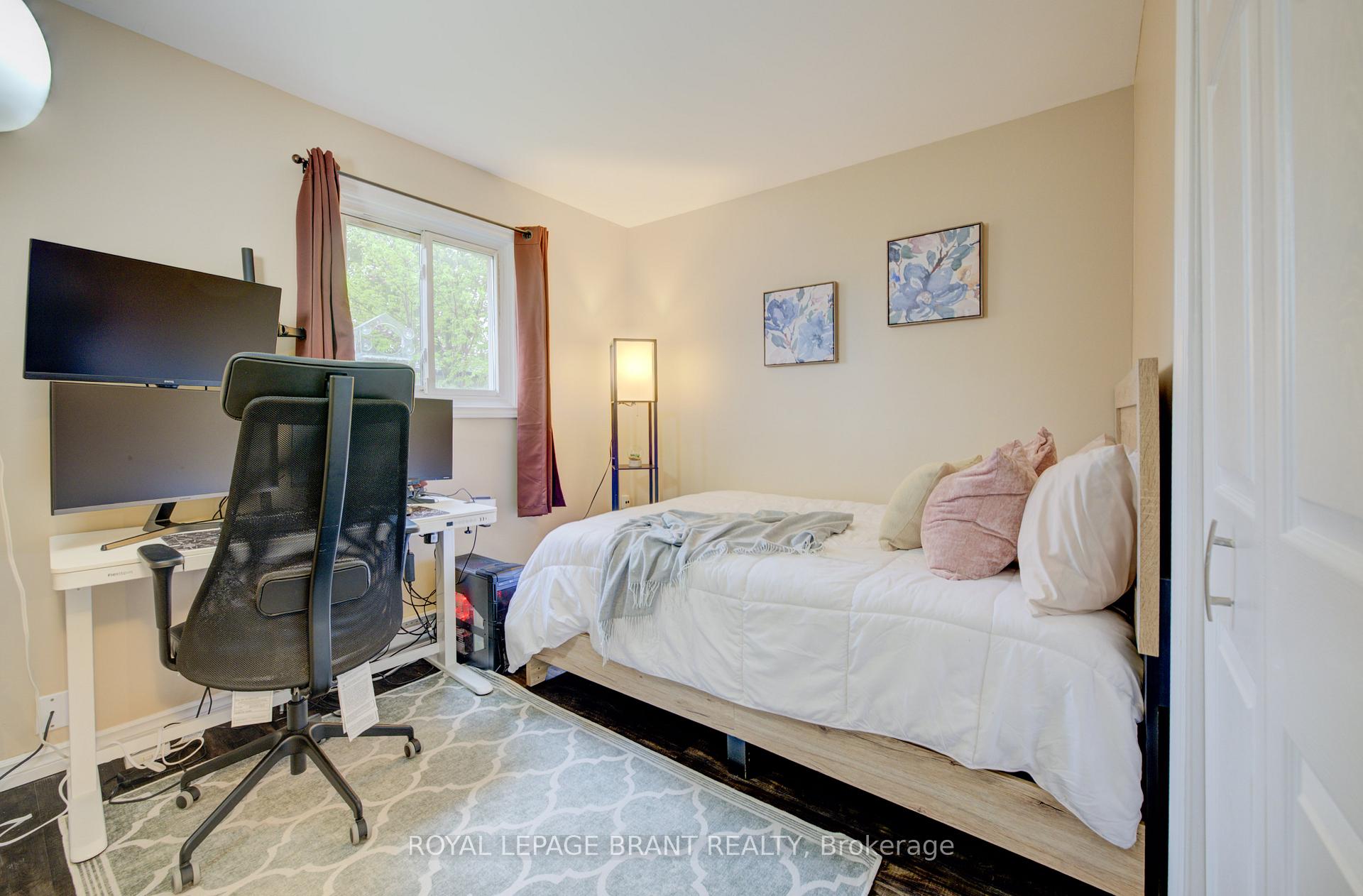 Photo 13 of 192 Silver Aspen Crescent, Kitchener, Forest Heights — HOMEH