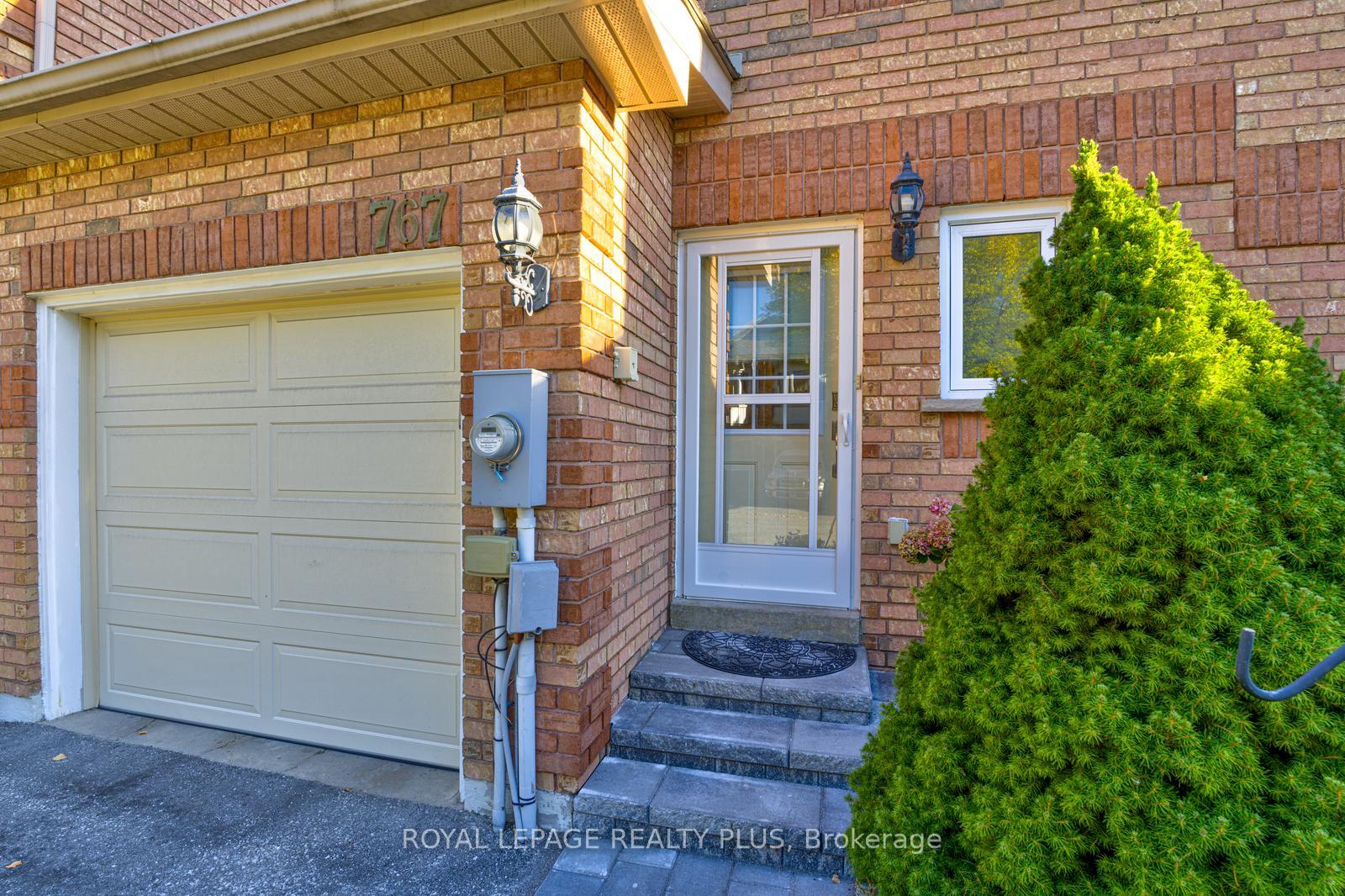 Photo 2 of 767 Playter Crescent, Newmarket, Armitage — HOMEH
