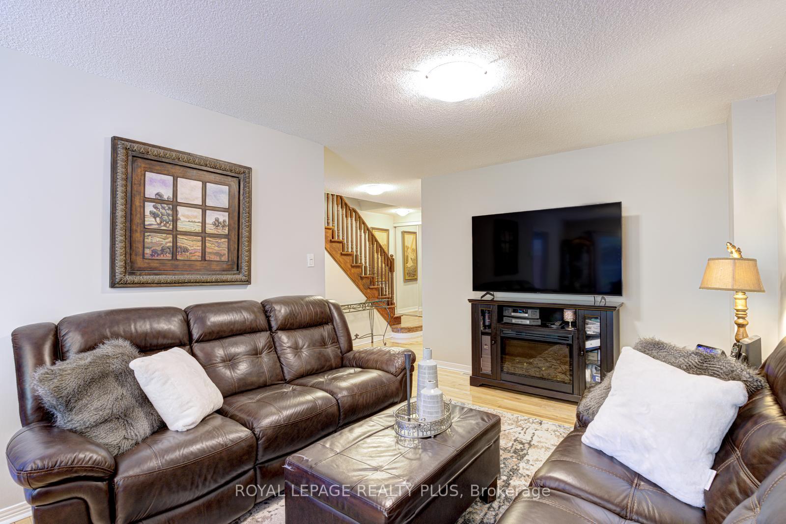 Photo 7 of 767 Playter Crescent, Newmarket, Armitage — HOMEH