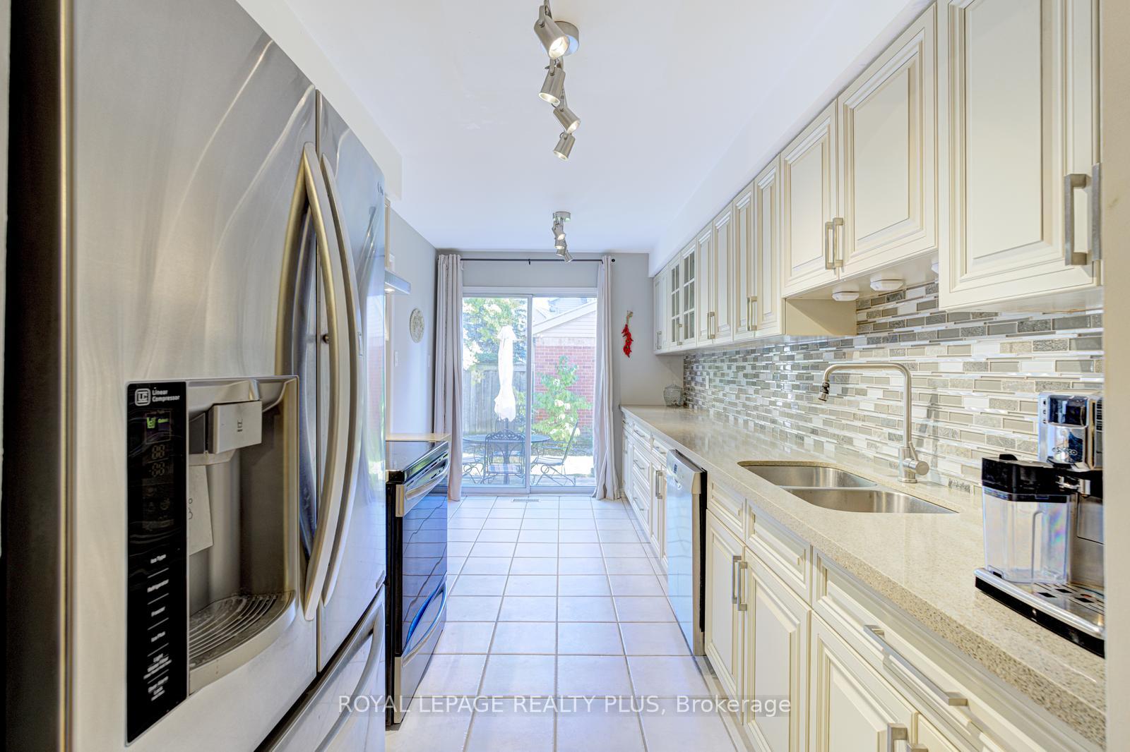 Photo 15 of 767 Playter Crescent, Newmarket, Armitage — HOMEH