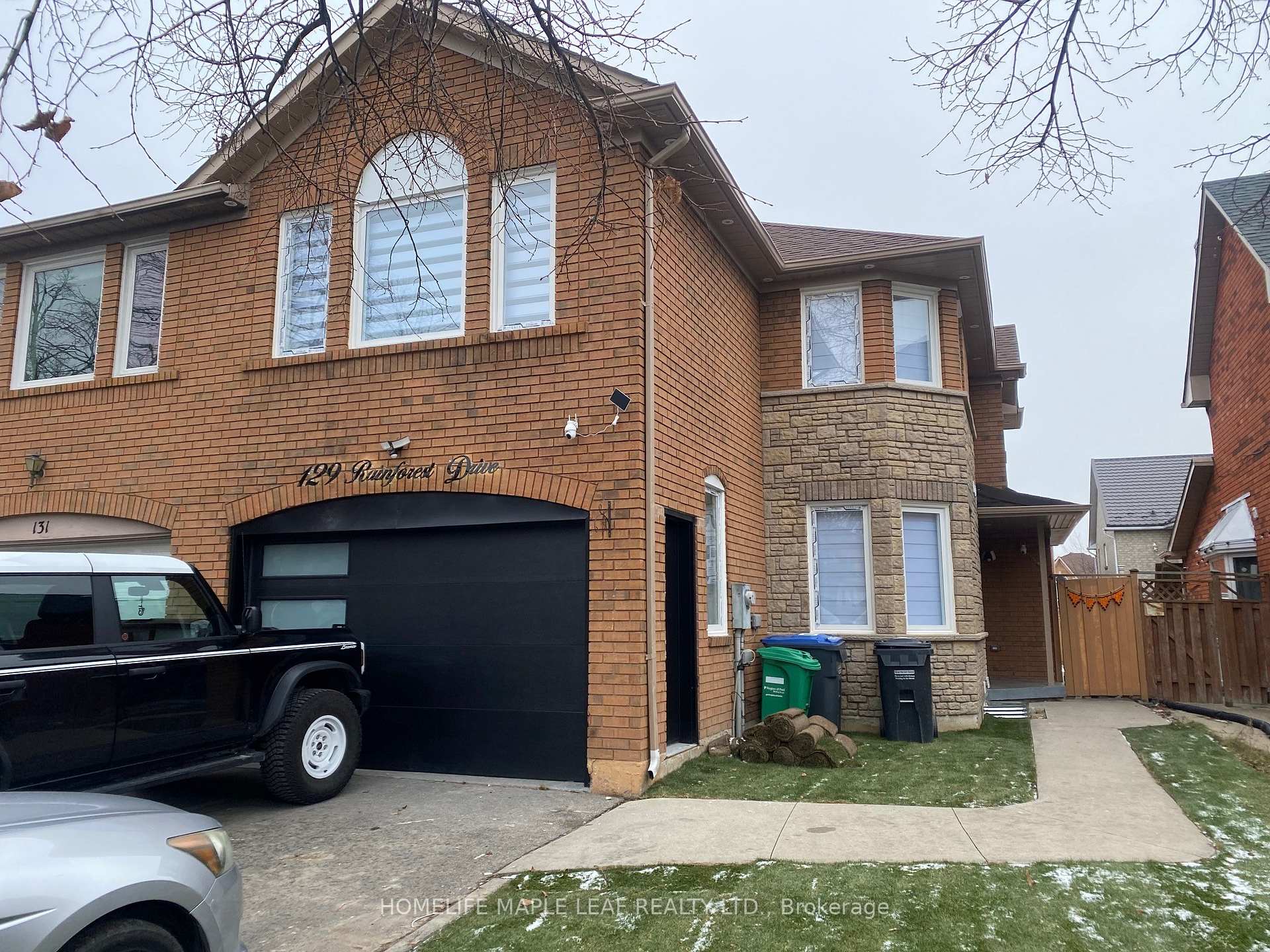 Front of 129 Rainforest Drive S