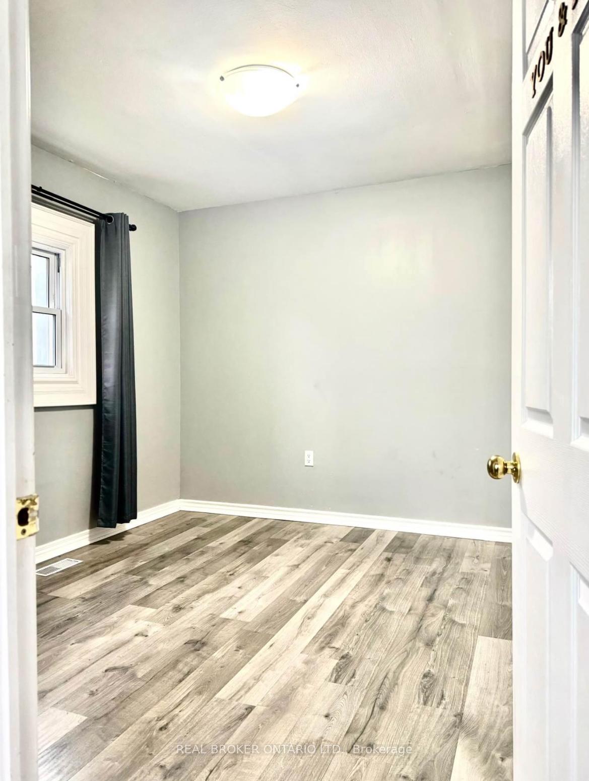 Photo 8 of 1 Bloomfield Avenue, St. Catharines, Secord Woods — HOMEH