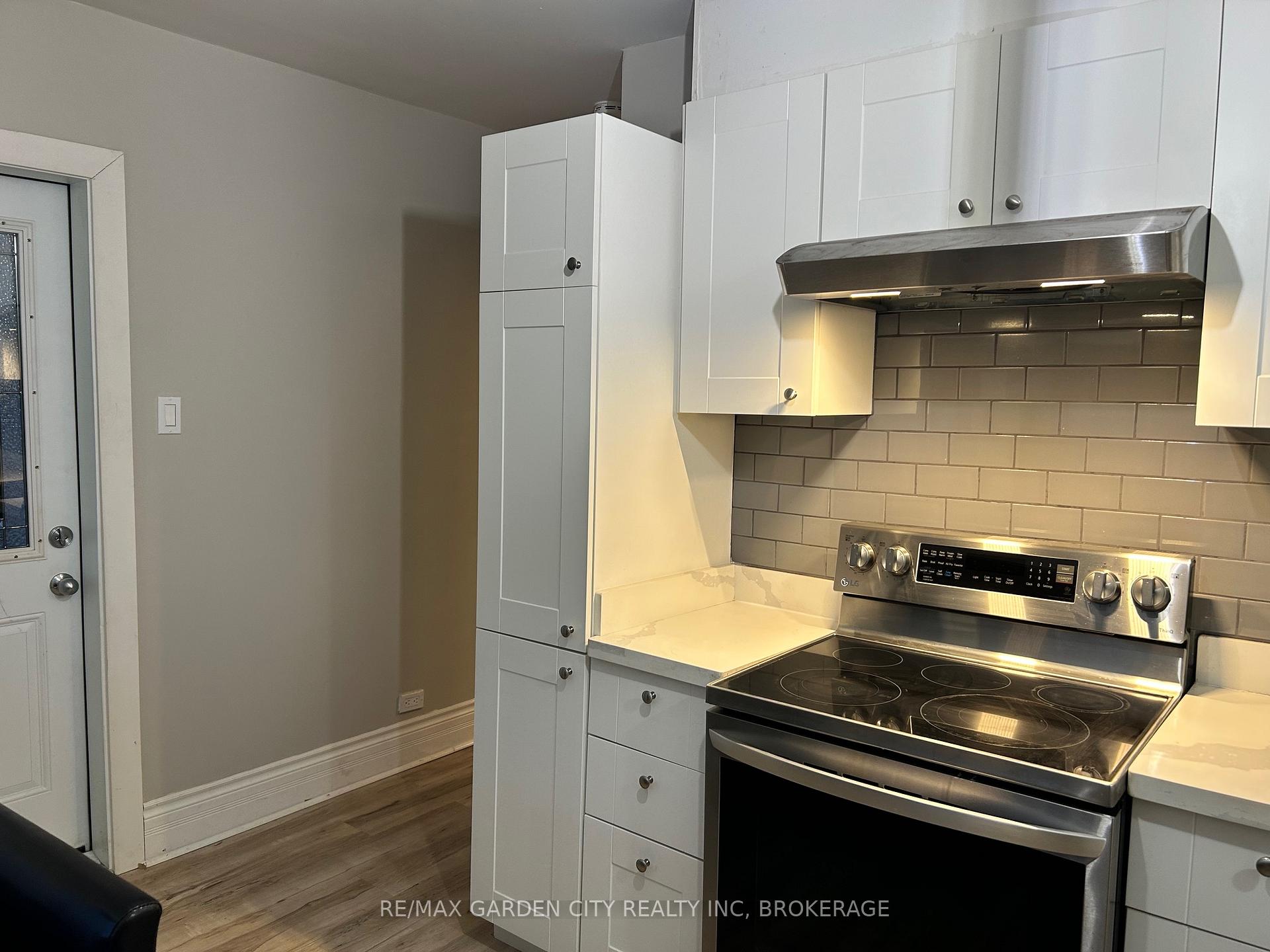 Photo 4 of Unit 3, 323 Queenston Street, St. Catharines, E. Chester — HOMEH