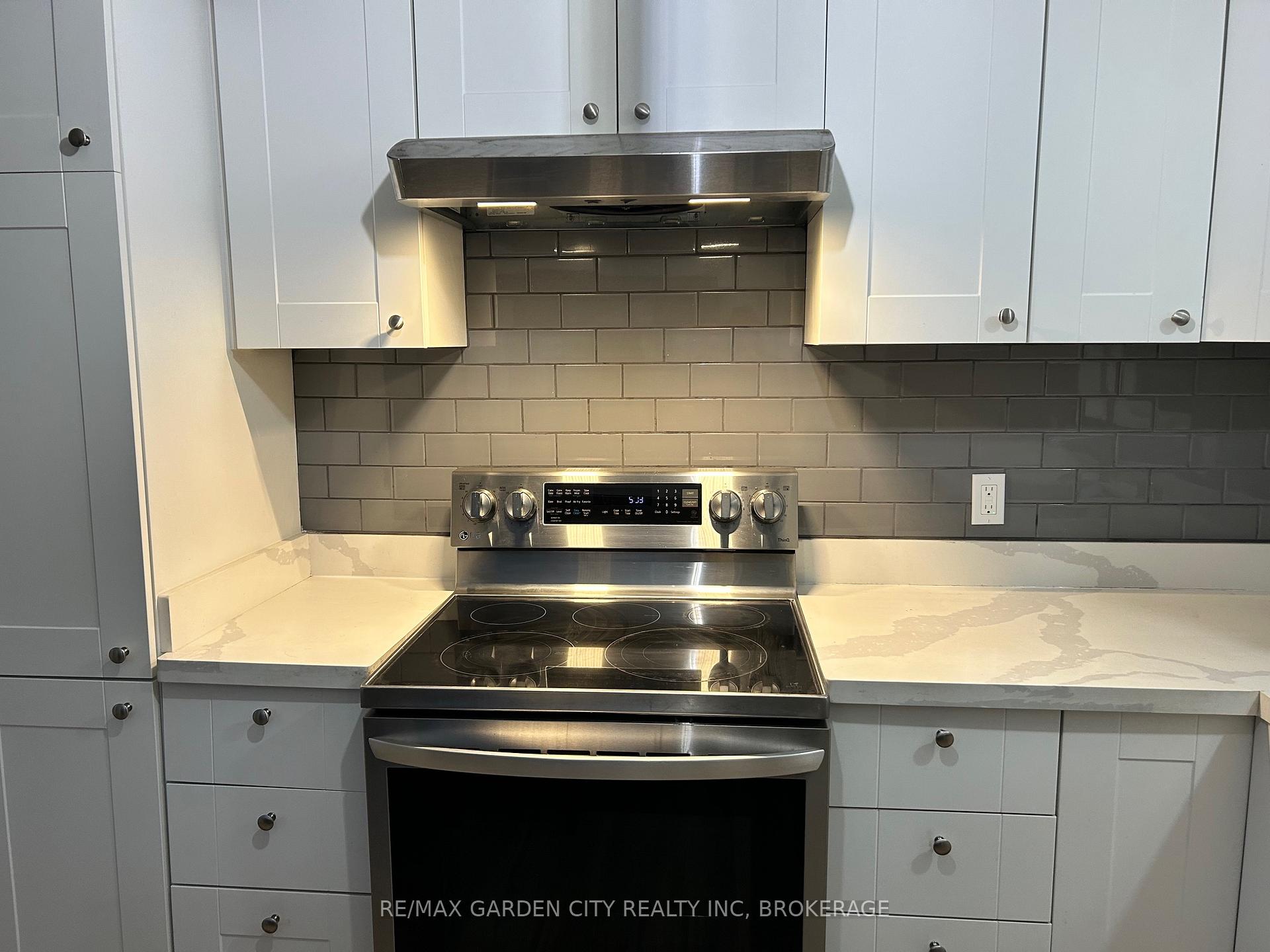 Photo 5 of Unit 3, 323 Queenston Street, St. Catharines, E. Chester — HOMEH