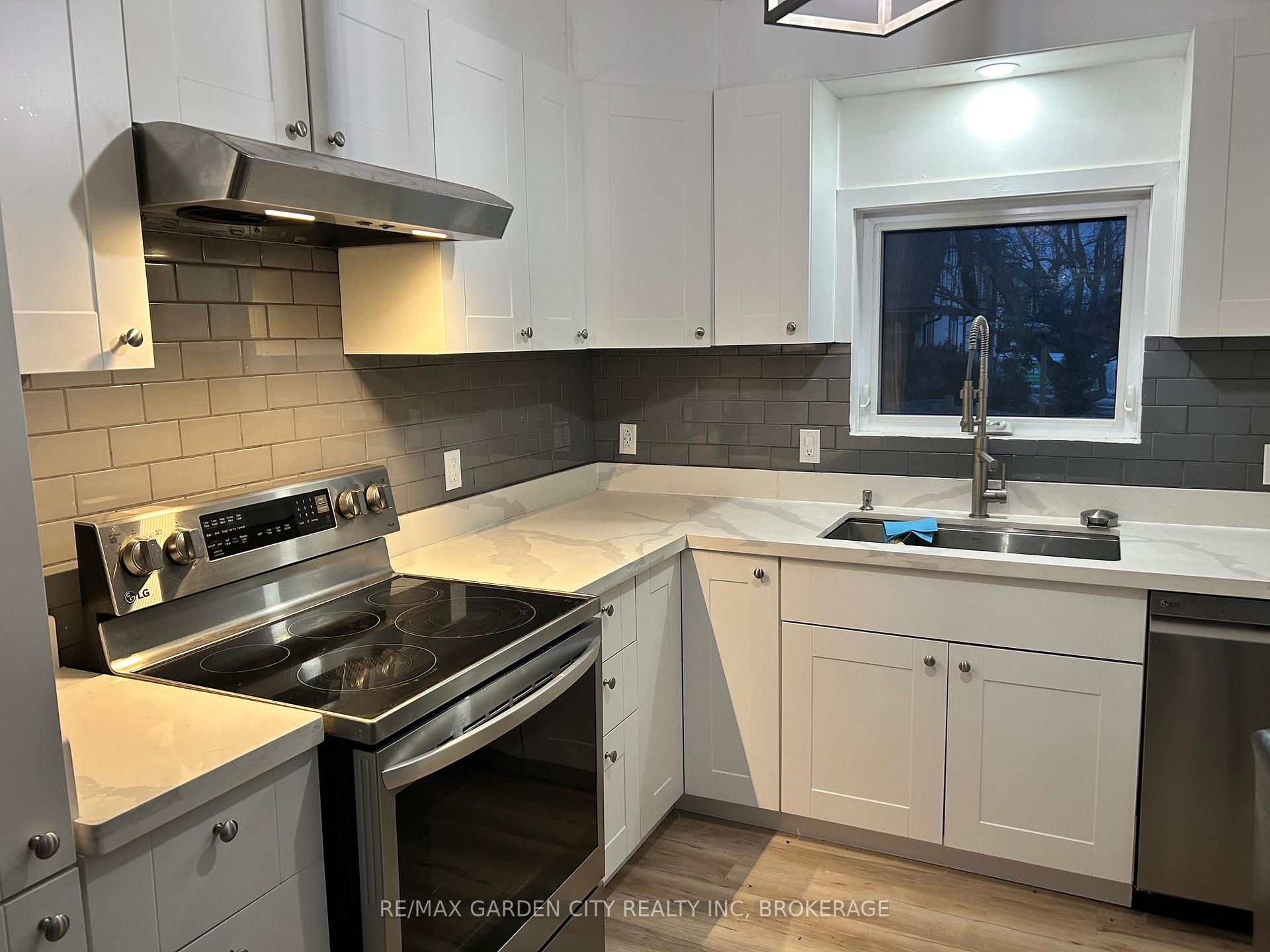 Photo 6 of Unit 3, 323 Queenston Street, St. Catharines, E. Chester — HOMEH