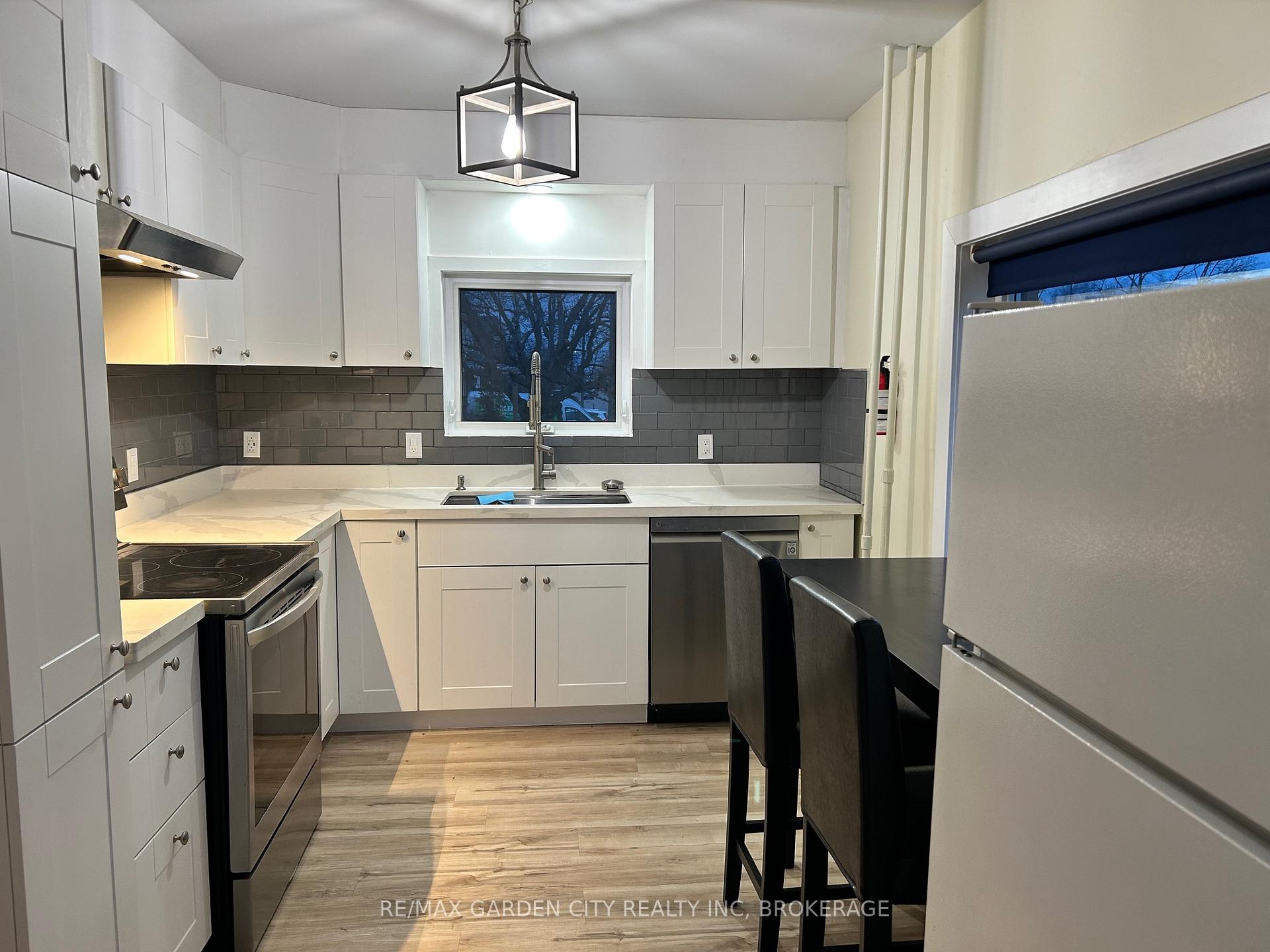 Photo 7 of Unit 3, 323 Queenston Street, St. Catharines, E. Chester — HOMEH