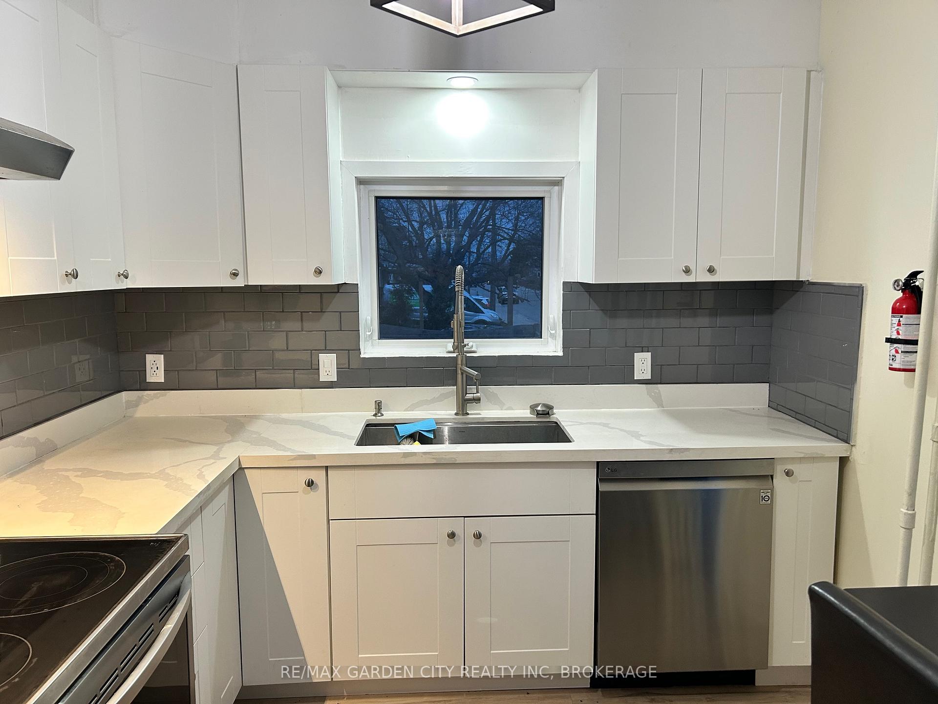 Photo 8 of Unit 3, 323 Queenston Street, St. Catharines, E. Chester — HOMEH