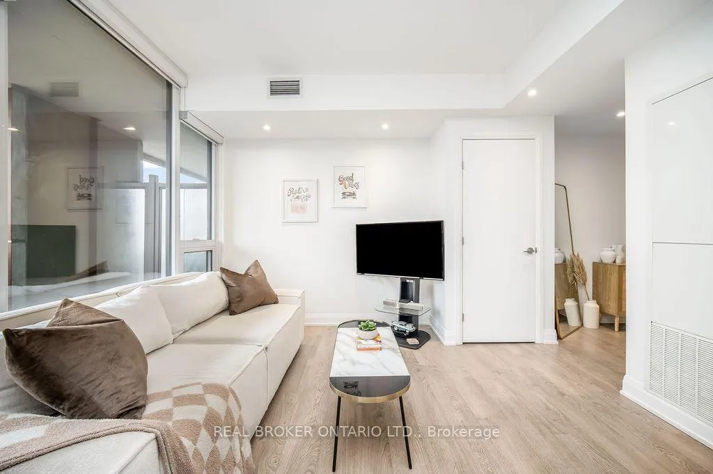 Photo 12 of Unit 237, 4800 Highway 7, Vaughan, East Woodbridge — HOMEH