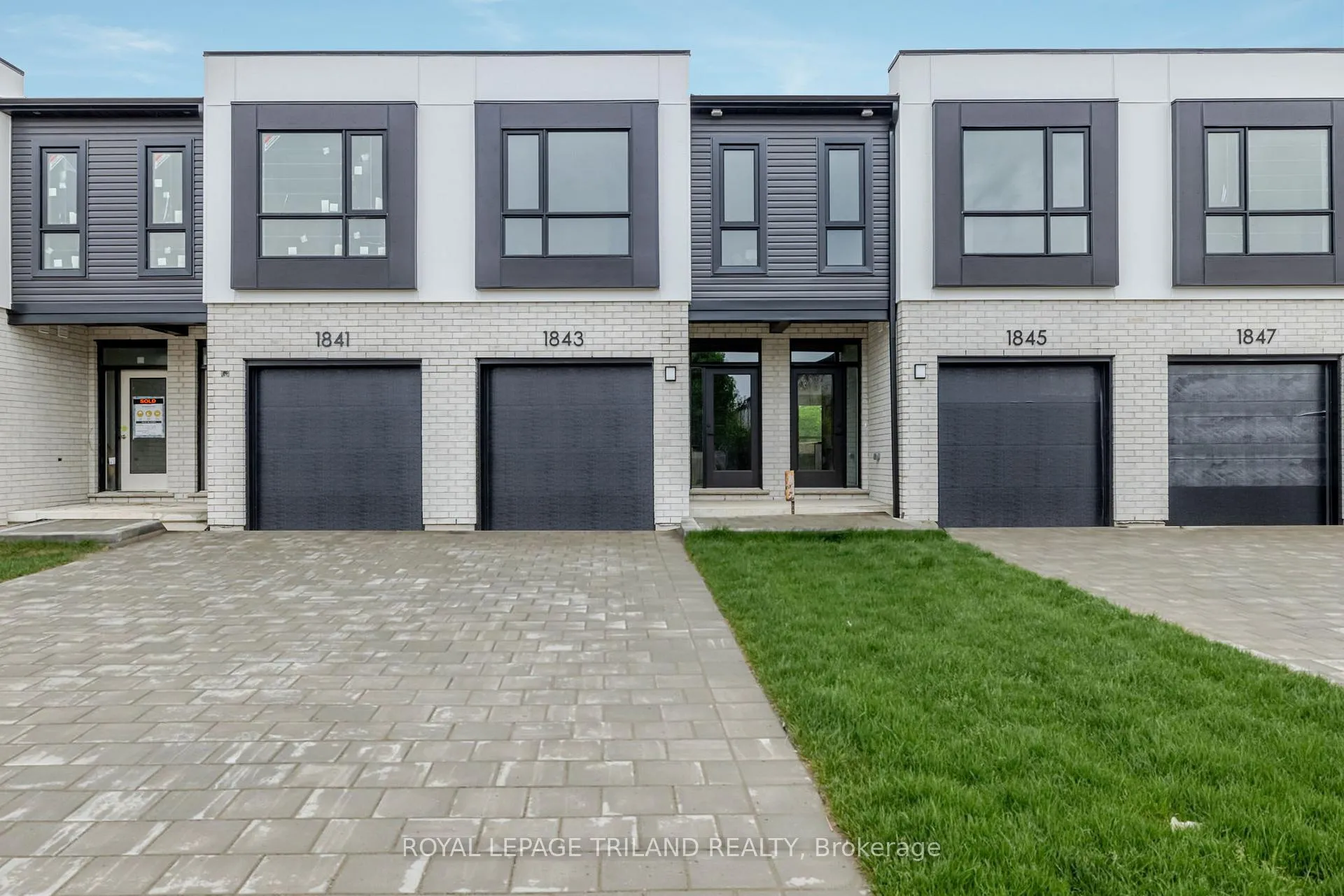 Front of 784 Banyan Lane