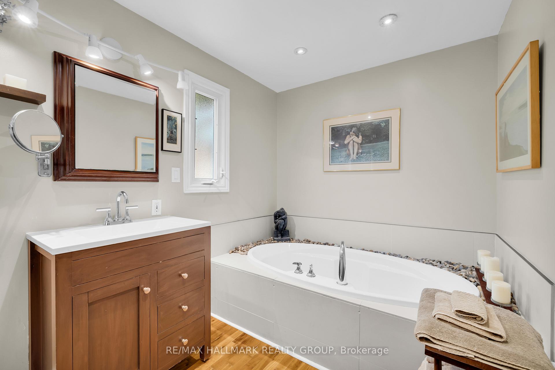 Photo 23 of 2860 Barlow Crescent, Ottawa, Dunrobin Shores — HOMEH