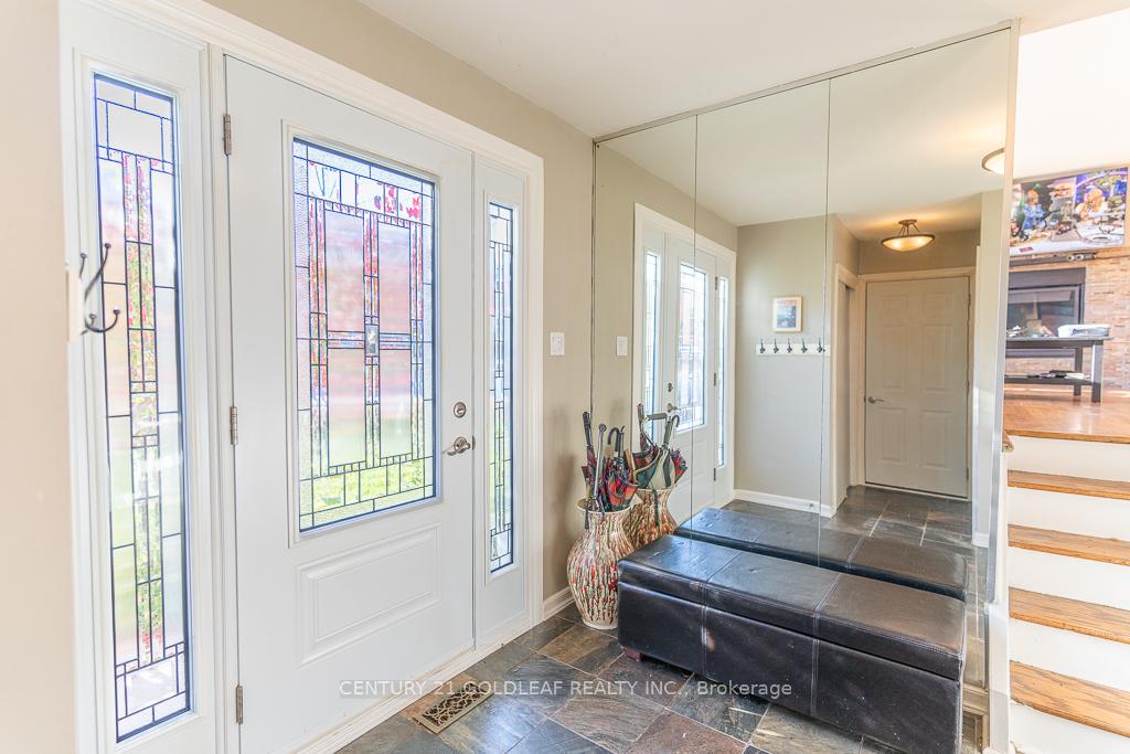 Photo 3 of 1497 Edgecliffe Avenue, Ottawa, Carlington — HOMEH