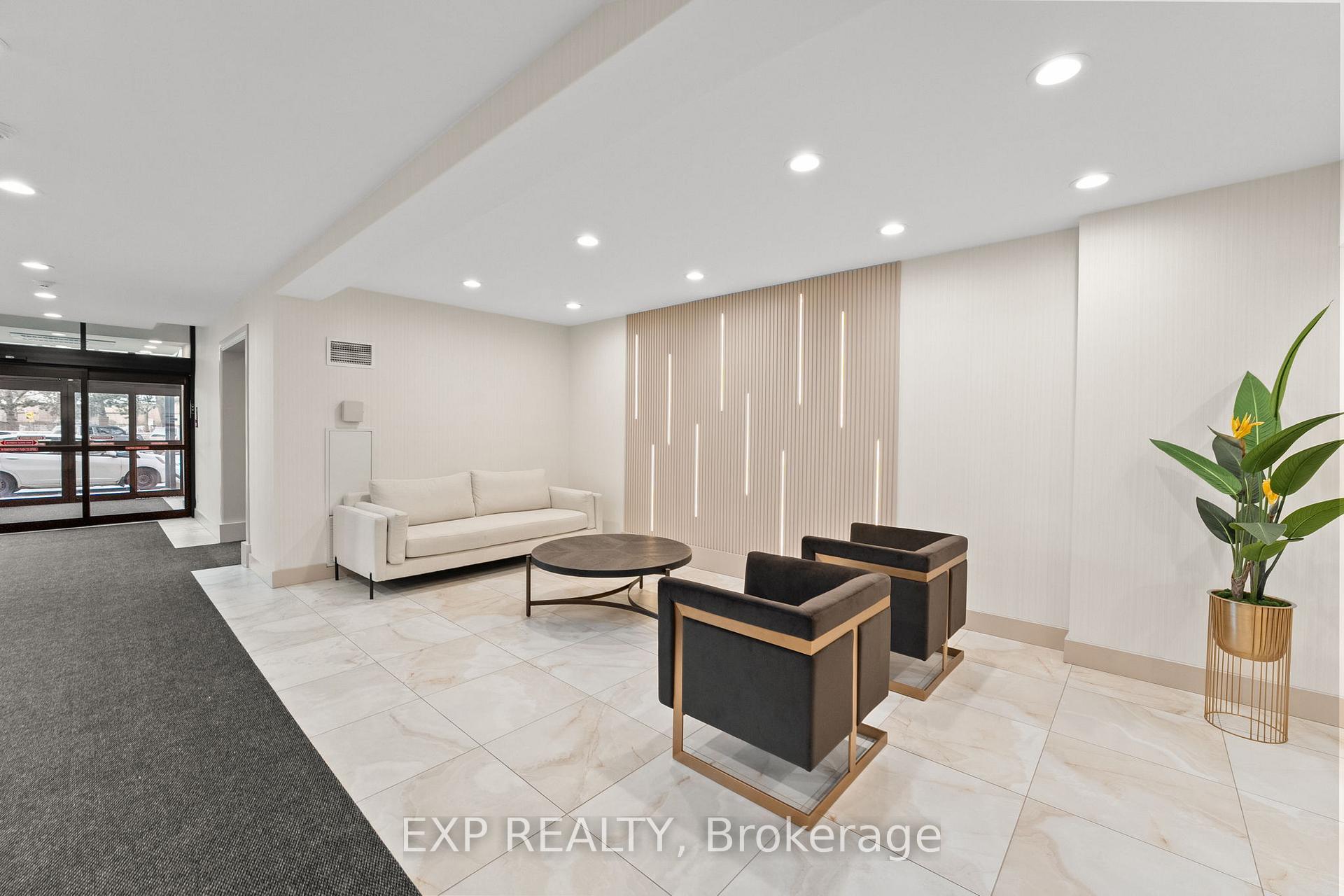 Photo 2 of Unit 521, 32 Clarissa Drive, Richmond Hill, Harding — HOMEH