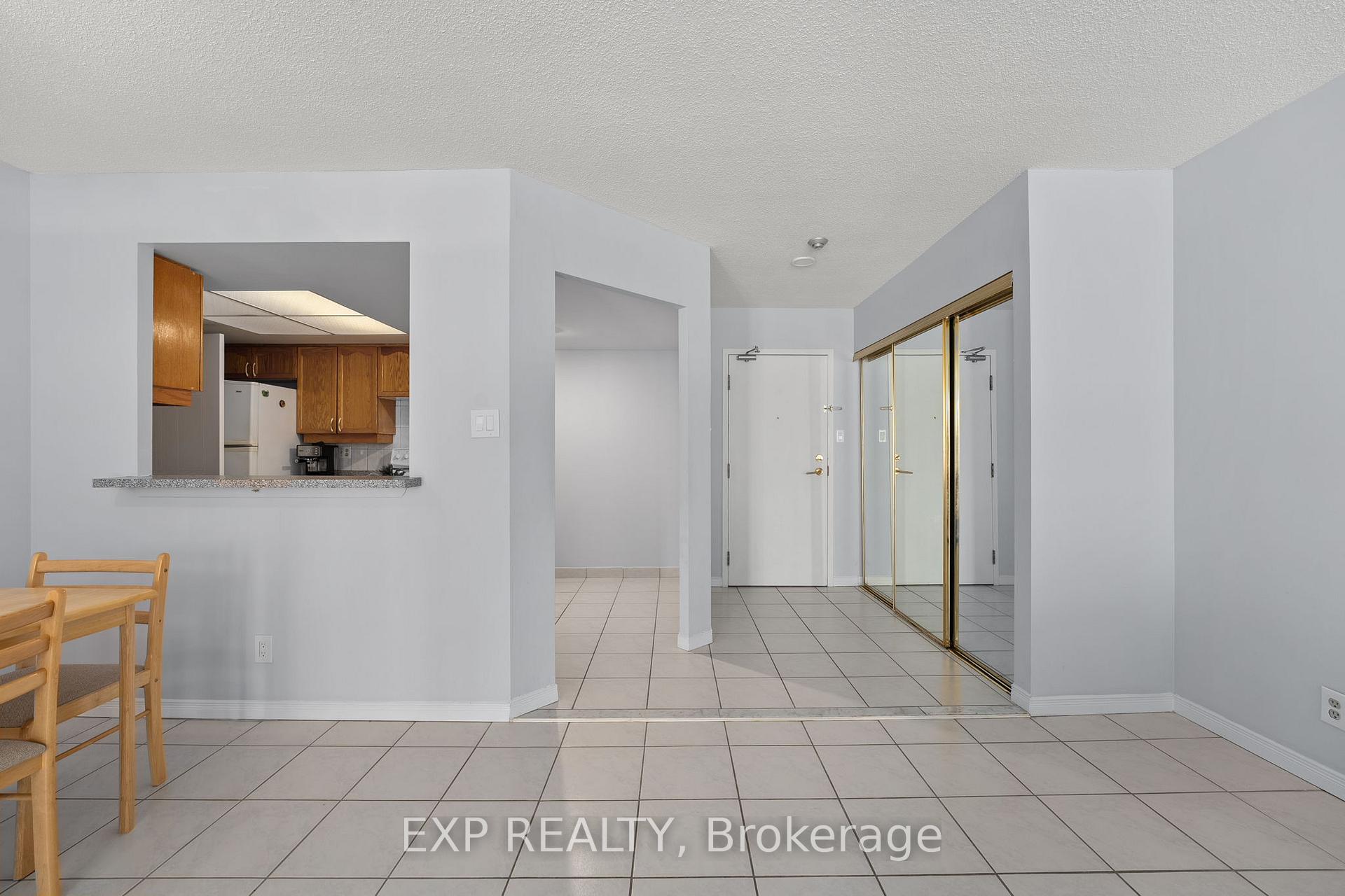 Photo 5 of Unit 521, 32 Clarissa Drive, Richmond Hill, Harding — HOMEH
