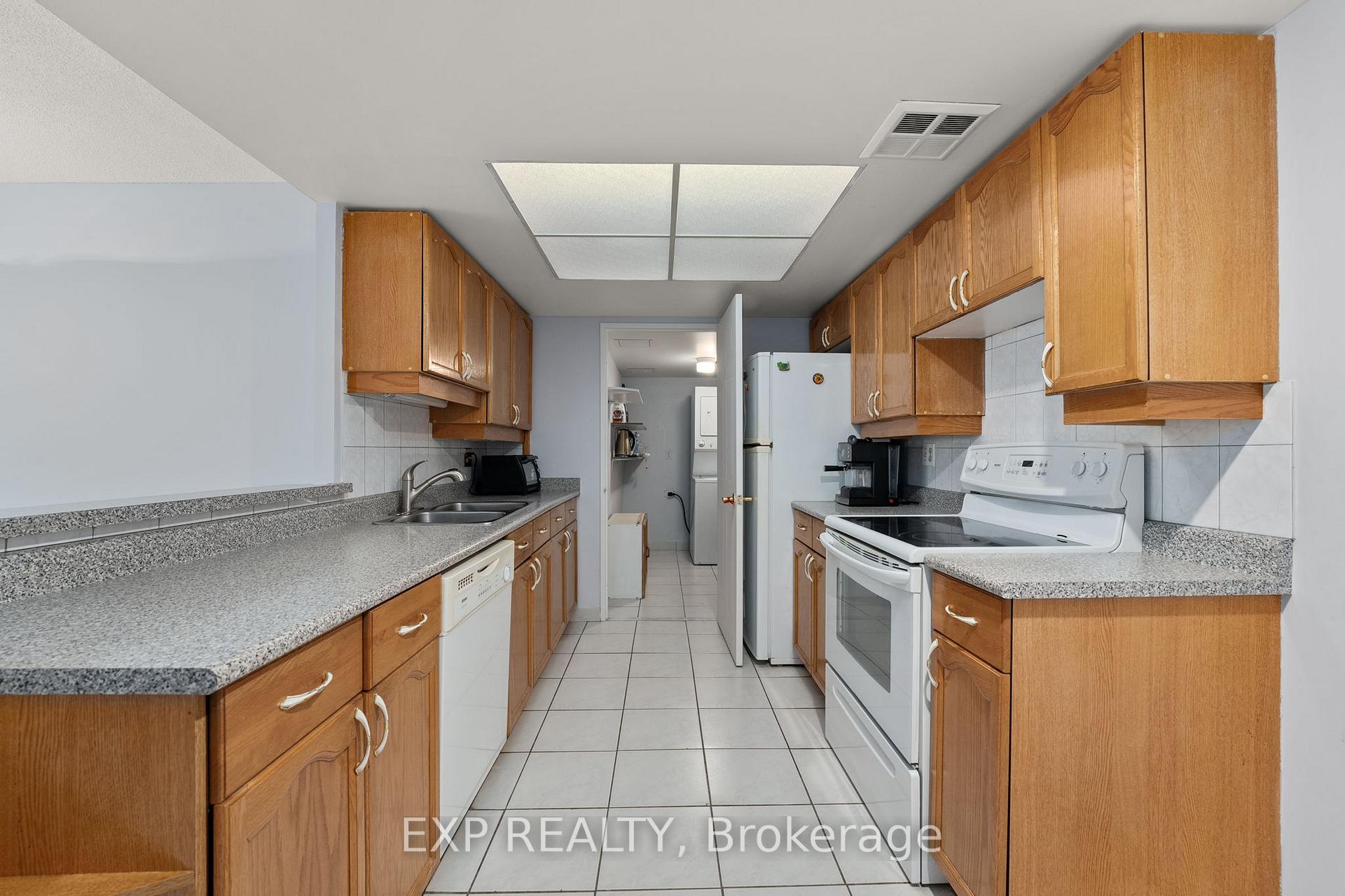 Photo 6 of Unit 521, 32 Clarissa Drive, Richmond Hill, Harding — HOMEH