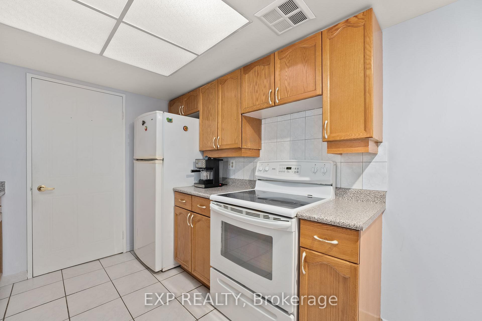 Photo 8 of Unit 521, 32 Clarissa Drive, Richmond Hill, Harding — HOMEH