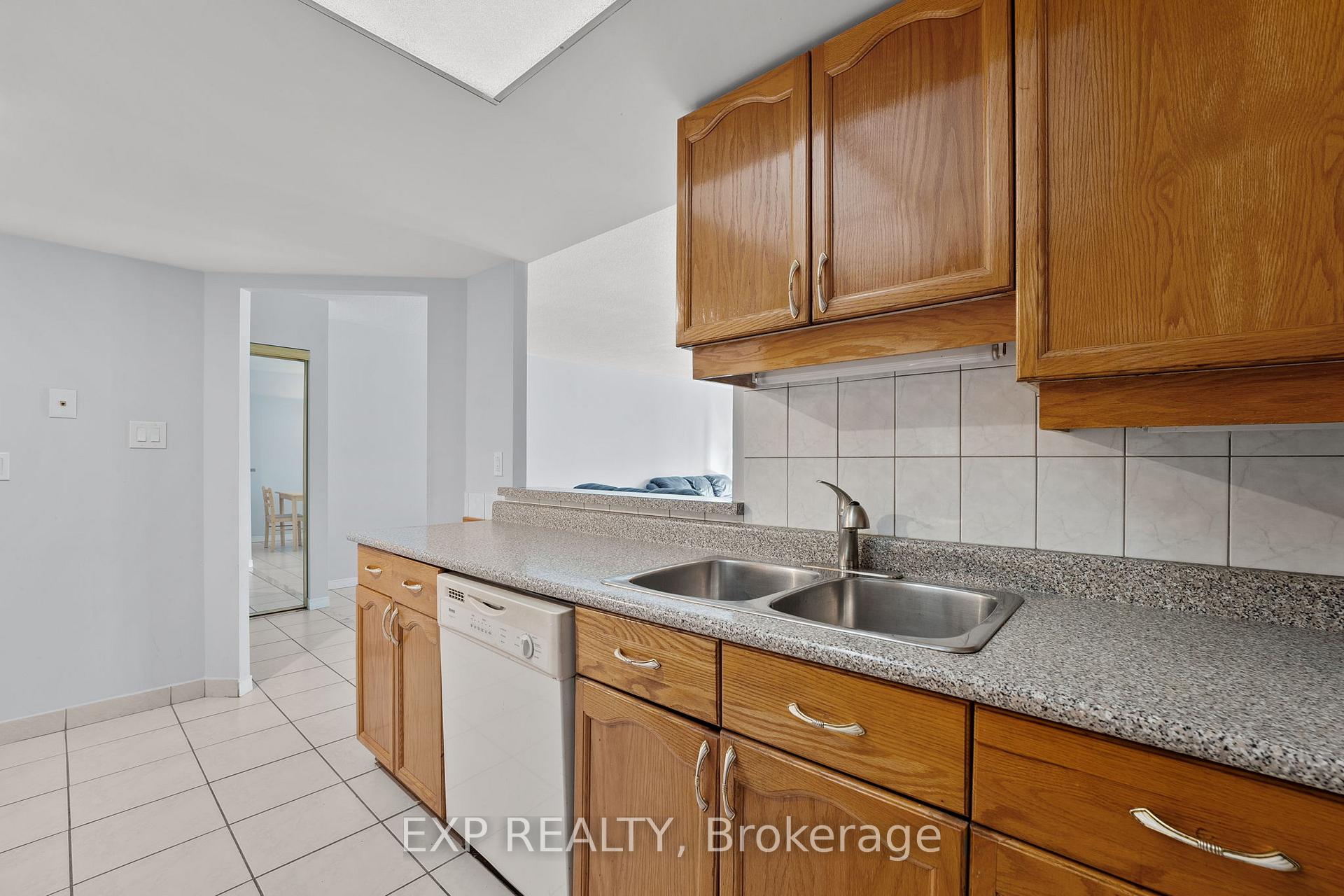 Photo 9 of Unit 521, 32 Clarissa Drive, Richmond Hill, Harding — HOMEH