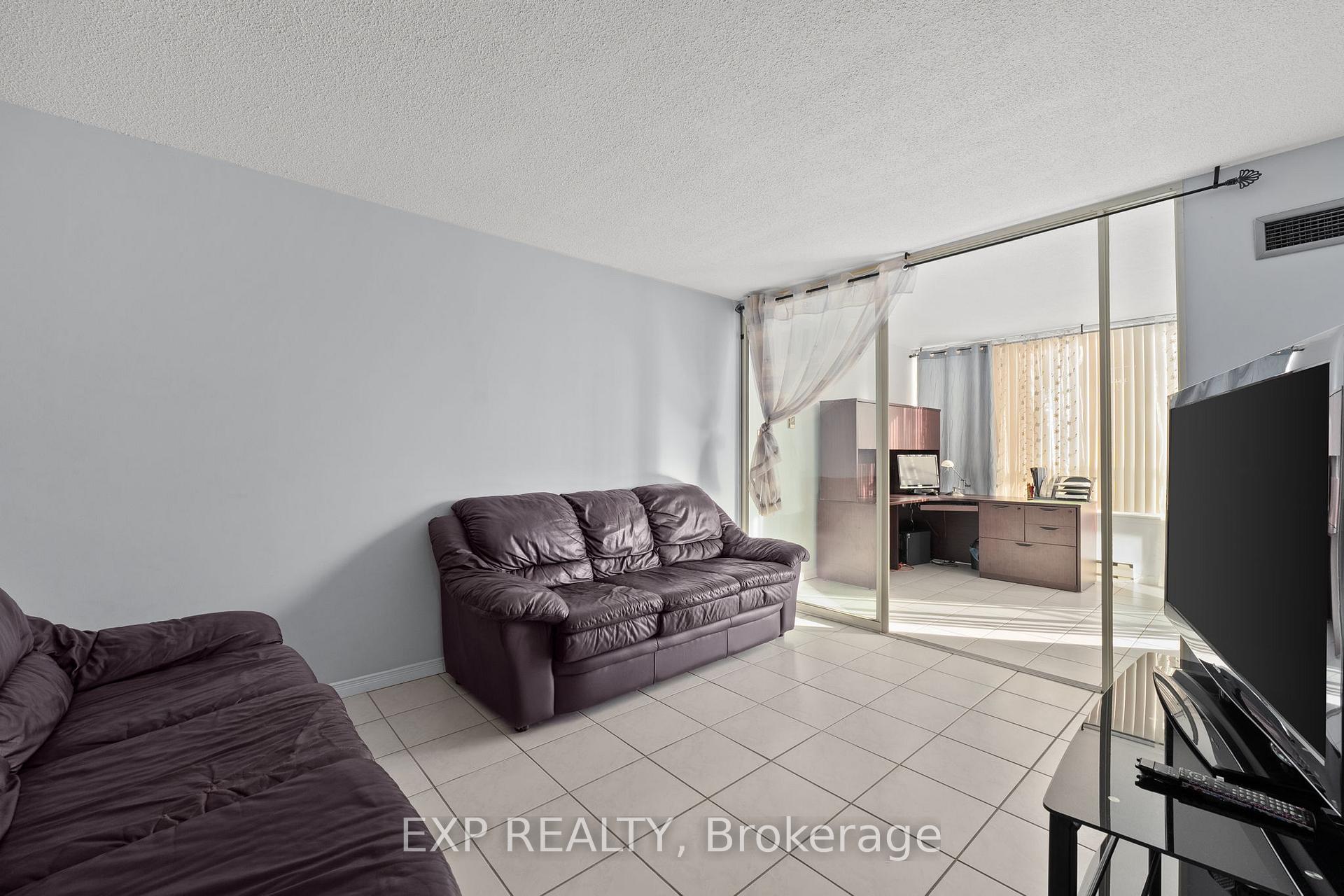 Photo 10 of Unit 521, 32 Clarissa Drive, Richmond Hill, Harding — HOMEH