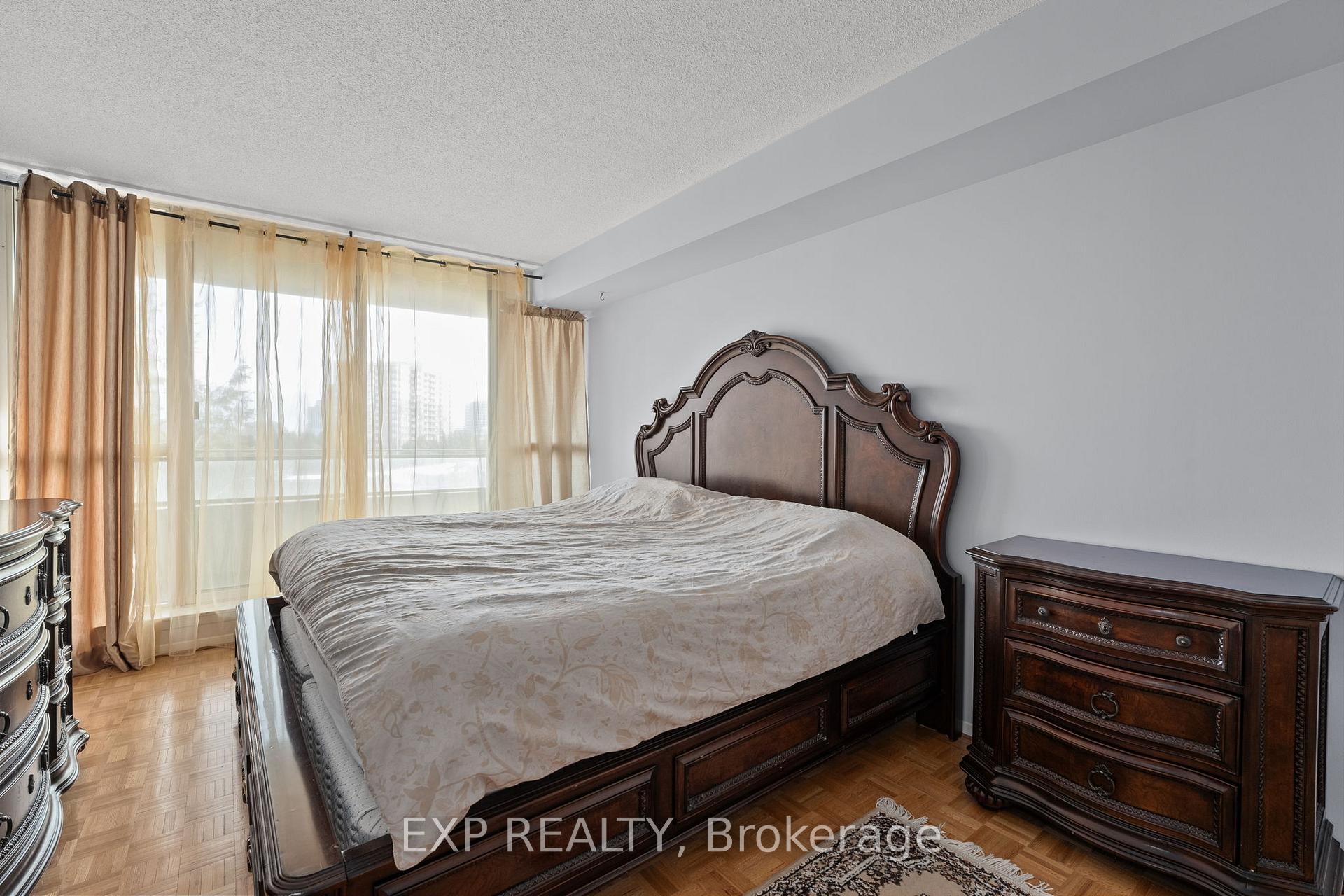Photo 19 of Unit 521, 32 Clarissa Drive, Richmond Hill, Harding — HOMEH