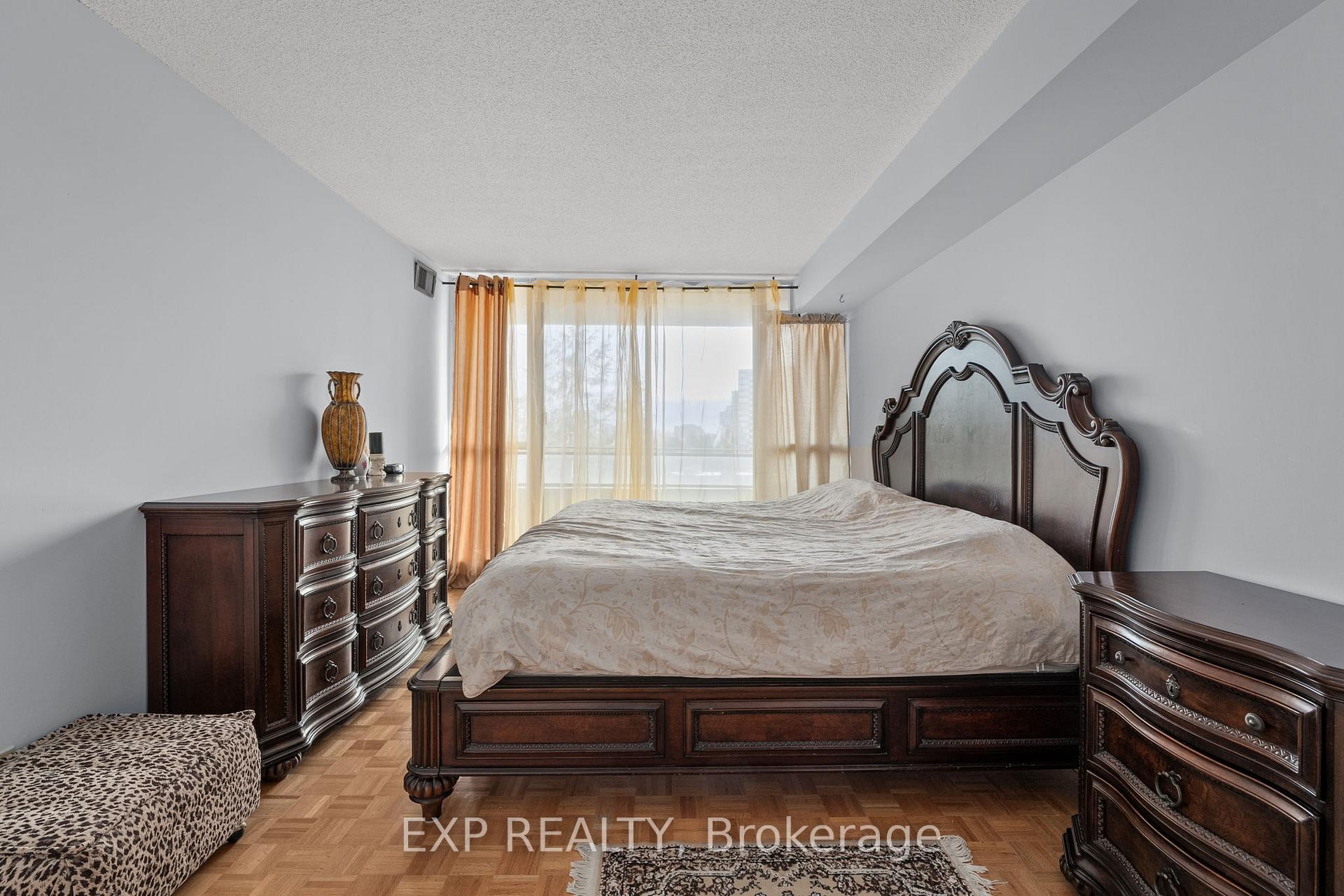 Photo 20 of Unit 521, 32 Clarissa Drive, Richmond Hill, Harding — HOMEH