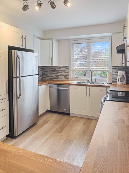 Photo 13 of 107 Ellen Lane, Collingwood — HOMEH