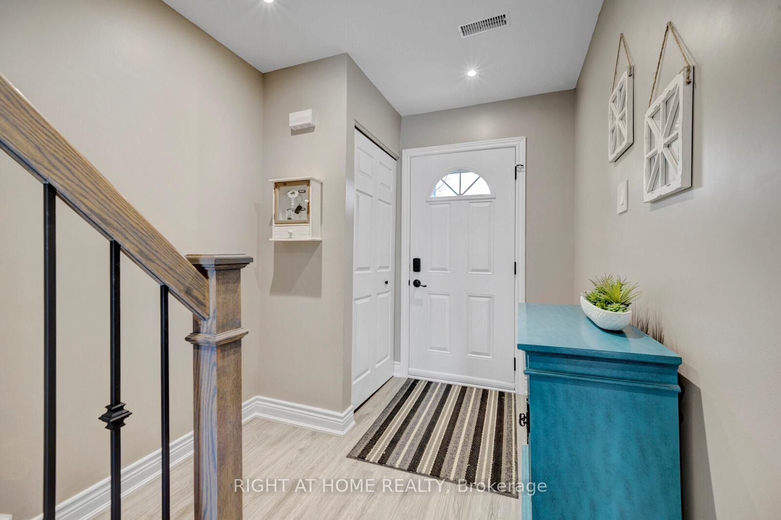 Photo 2 of Unit 3, 985 Limeridge Road E, Hamilton, Berrisfield — HOMEH