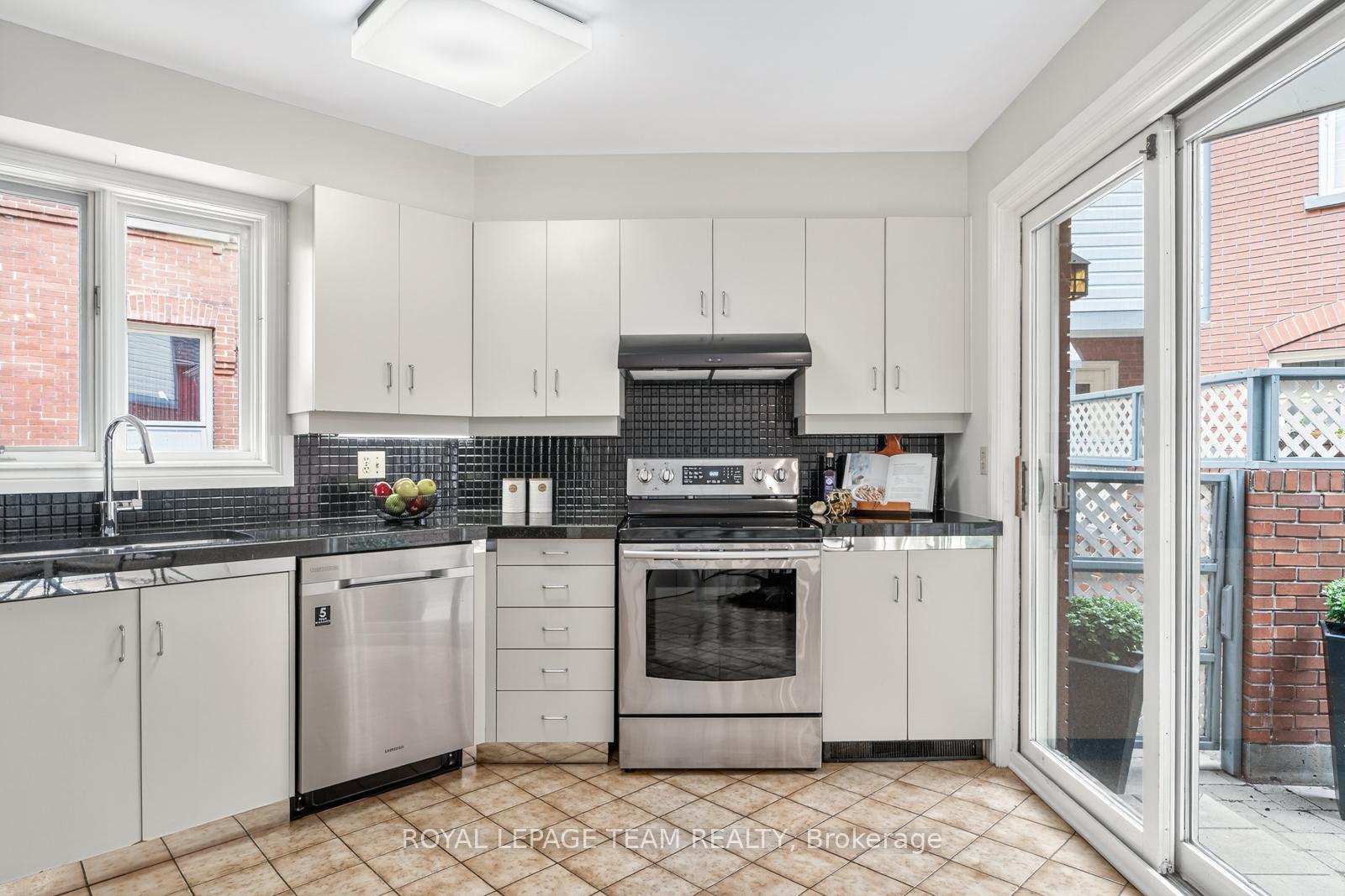 Photo 11 of Unit 9, 292 Laurier Avenue, Ottawa, Sandy Hill — HOMEH