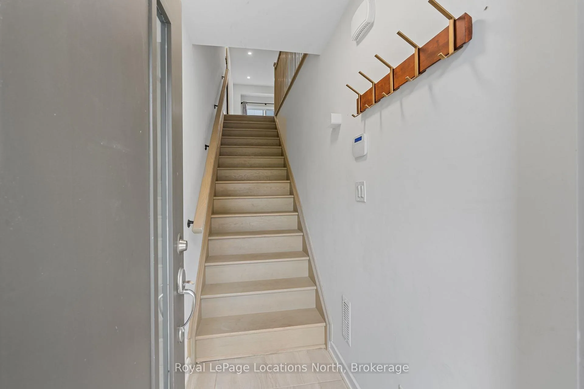 Photo 6 of 81 Winters Crescent, Collingwood — HOMEH