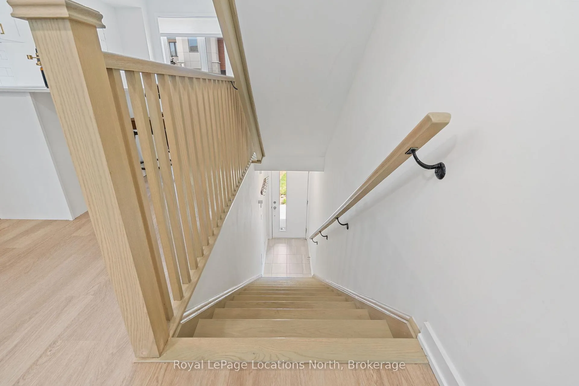 Photo 7 of 81 Winters Crescent, Collingwood — HOMEH